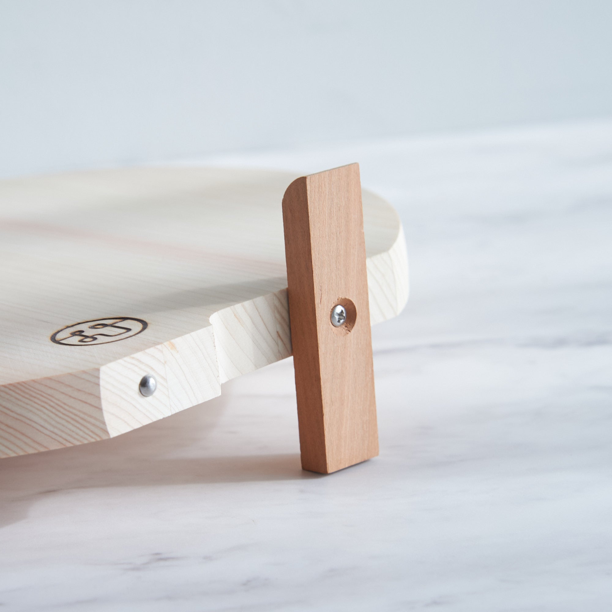 Tono Hinoki Round Cutting Board with Stand