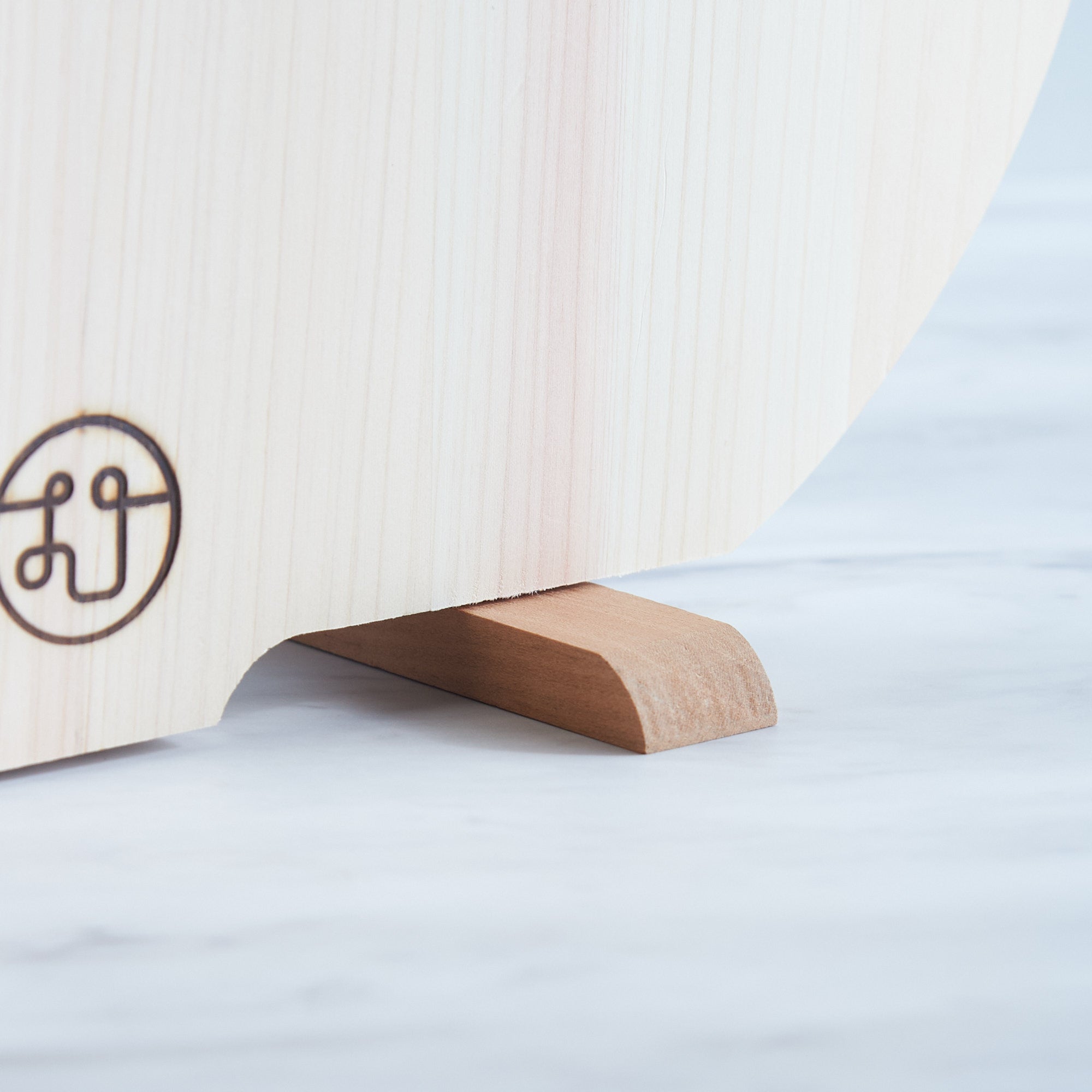 Tono Hinoki Round Cutting Board with Stand