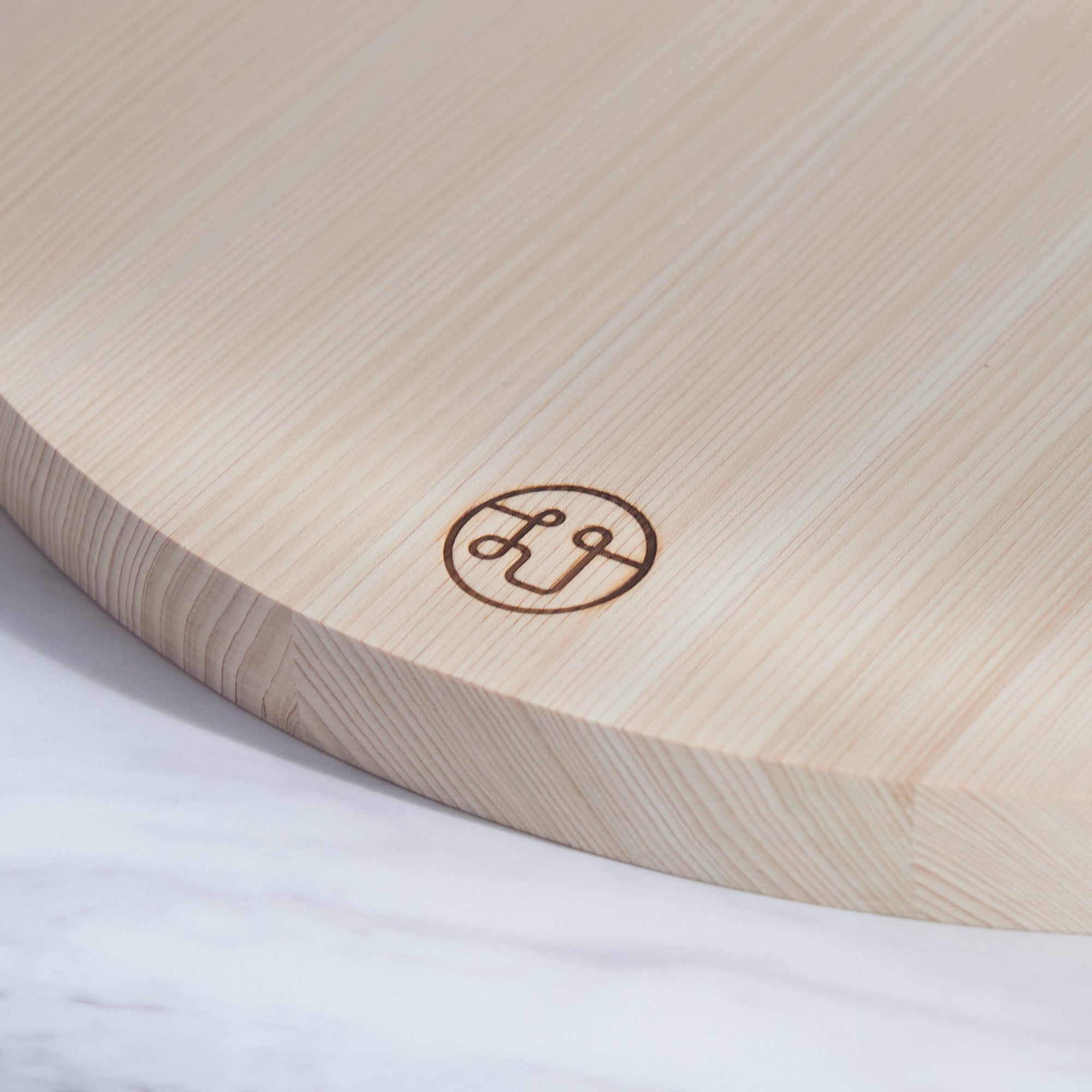 Tono Hinoki Round Cutting Board with Hole