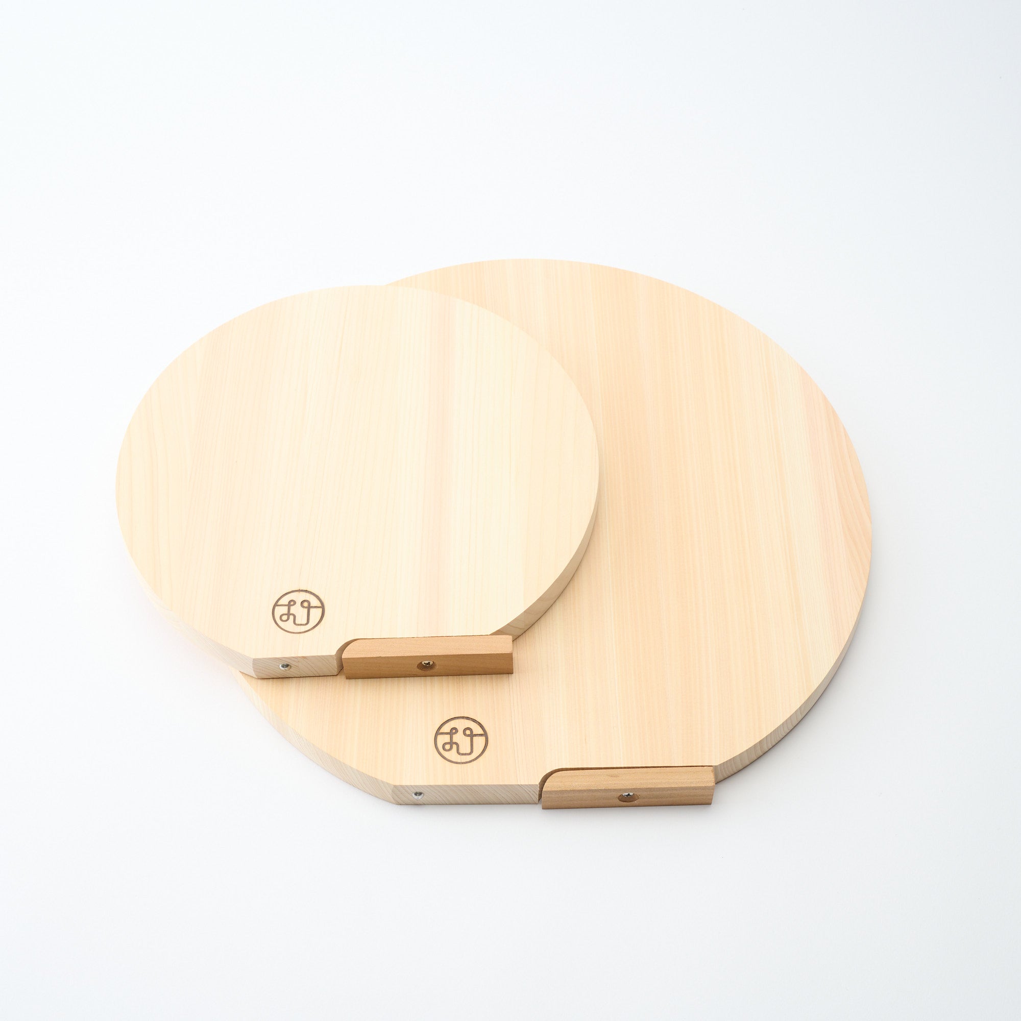 Tono Hinoki Round Cutting Board with Stand