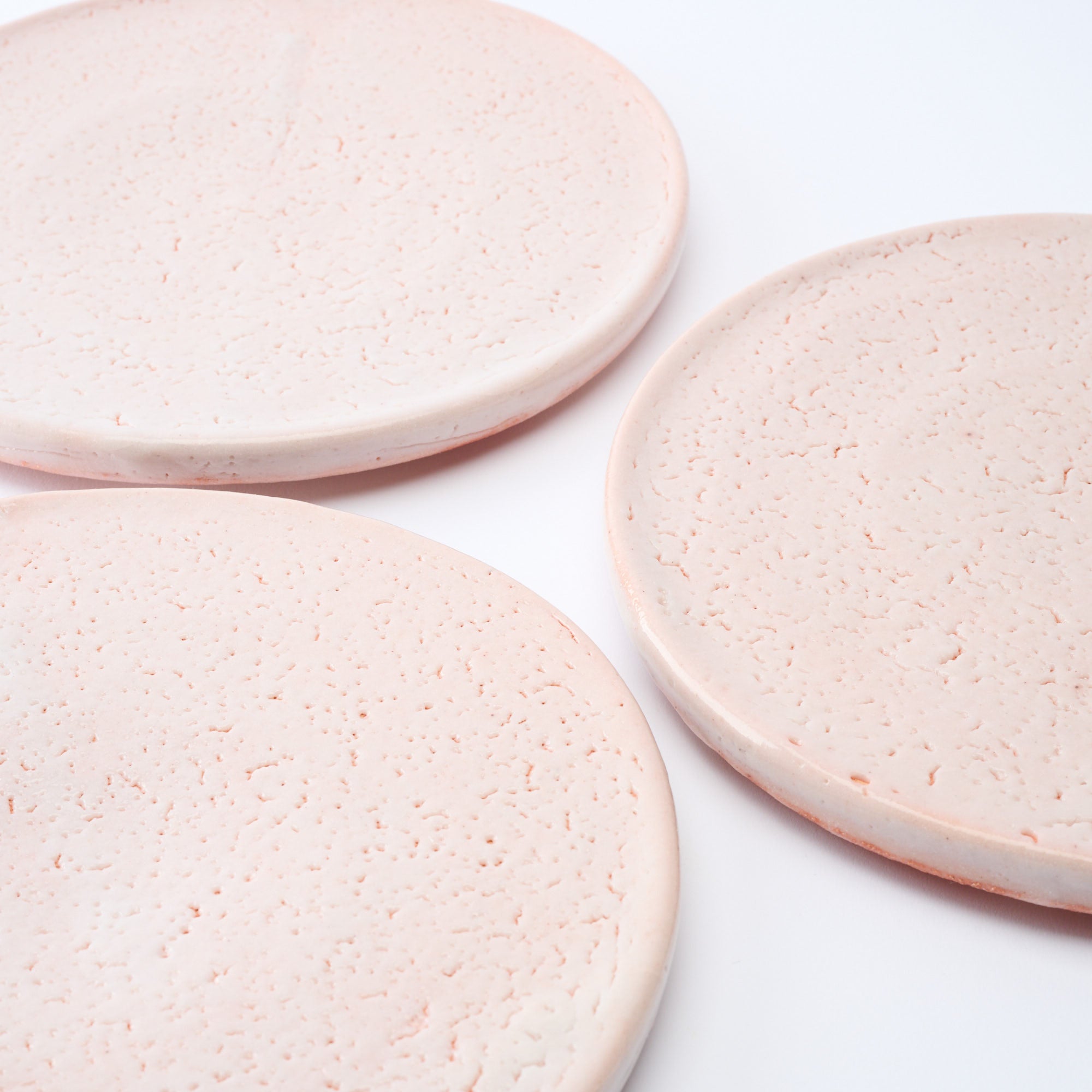 Shino Blush Footed Round Dinner Plate