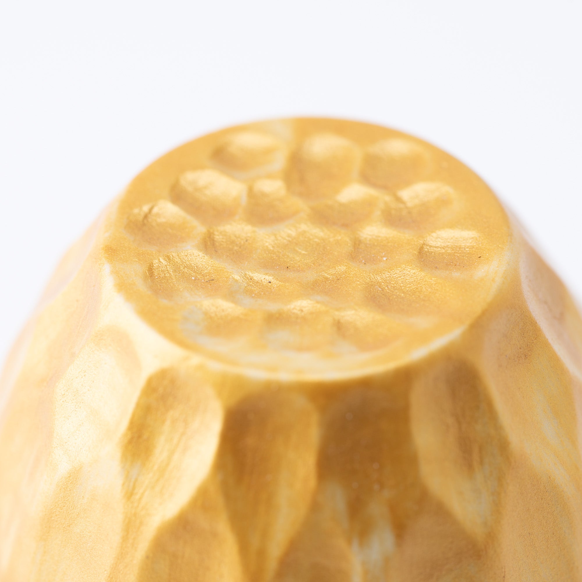 Juego de sake con grabado floral dorado y plateado