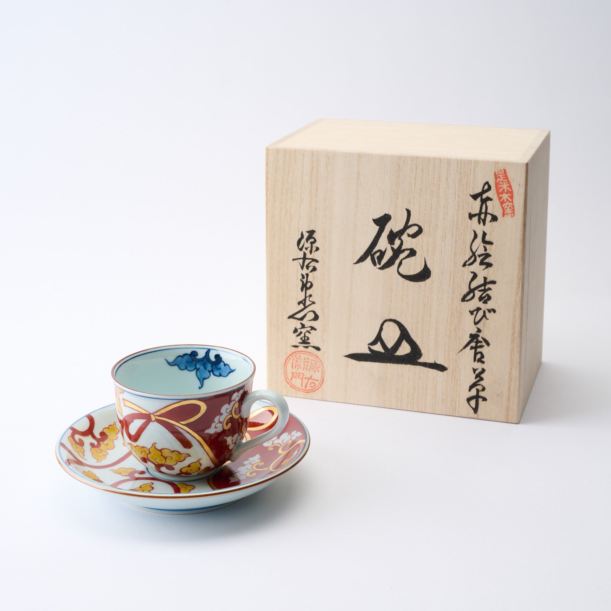 Akae Knotted Arabesque Cup and Saucer