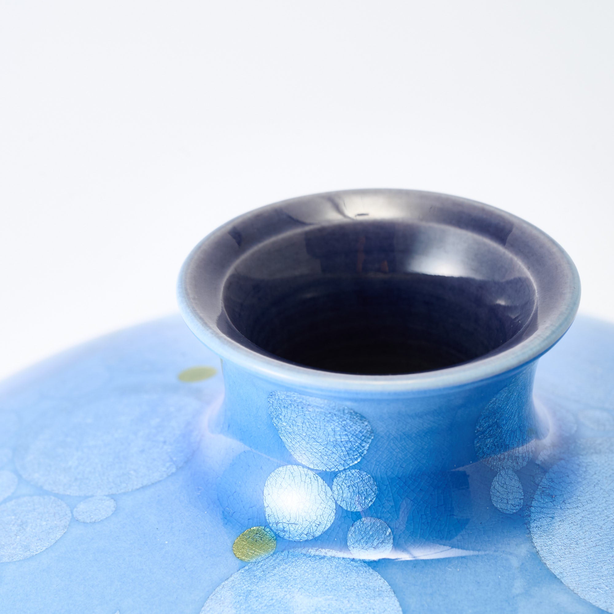 Yuri-Ginsai Pale Azure Circular Pattern Vase