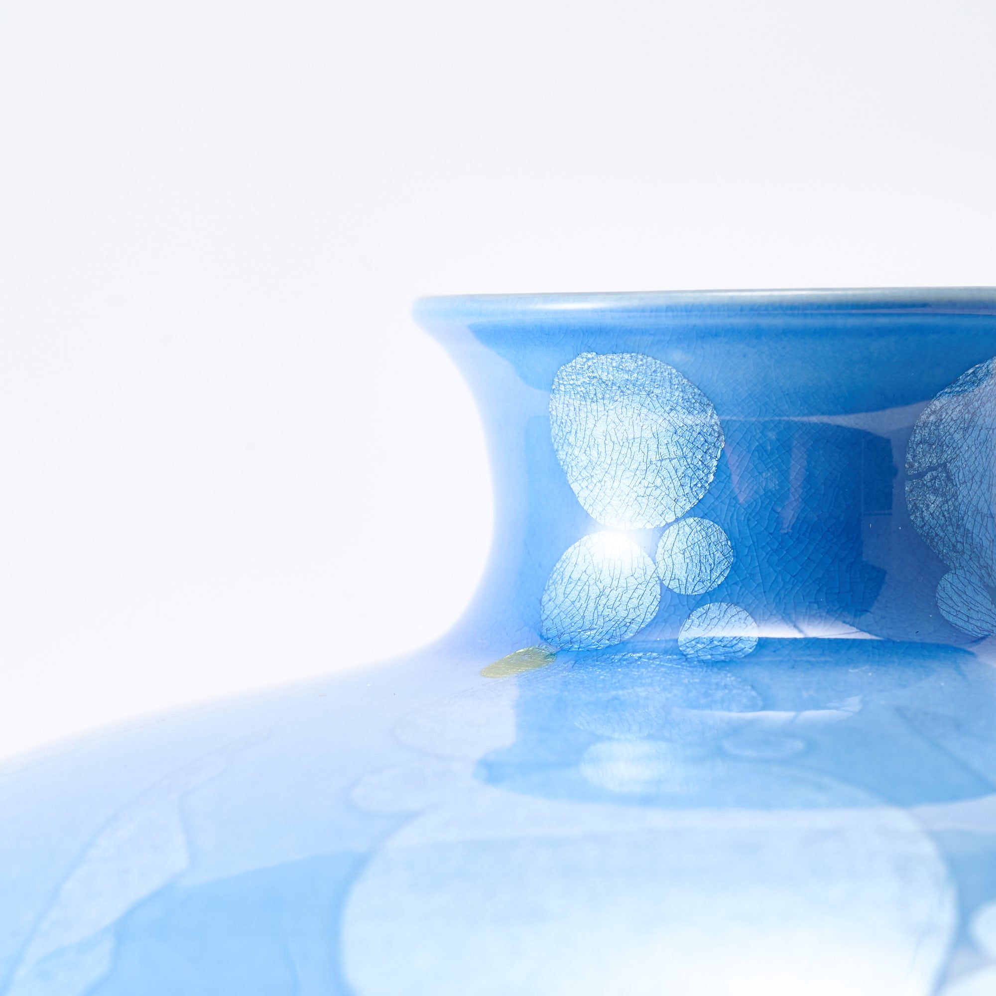 Yuri-Ginsai Pale Azure Circular Pattern Vase