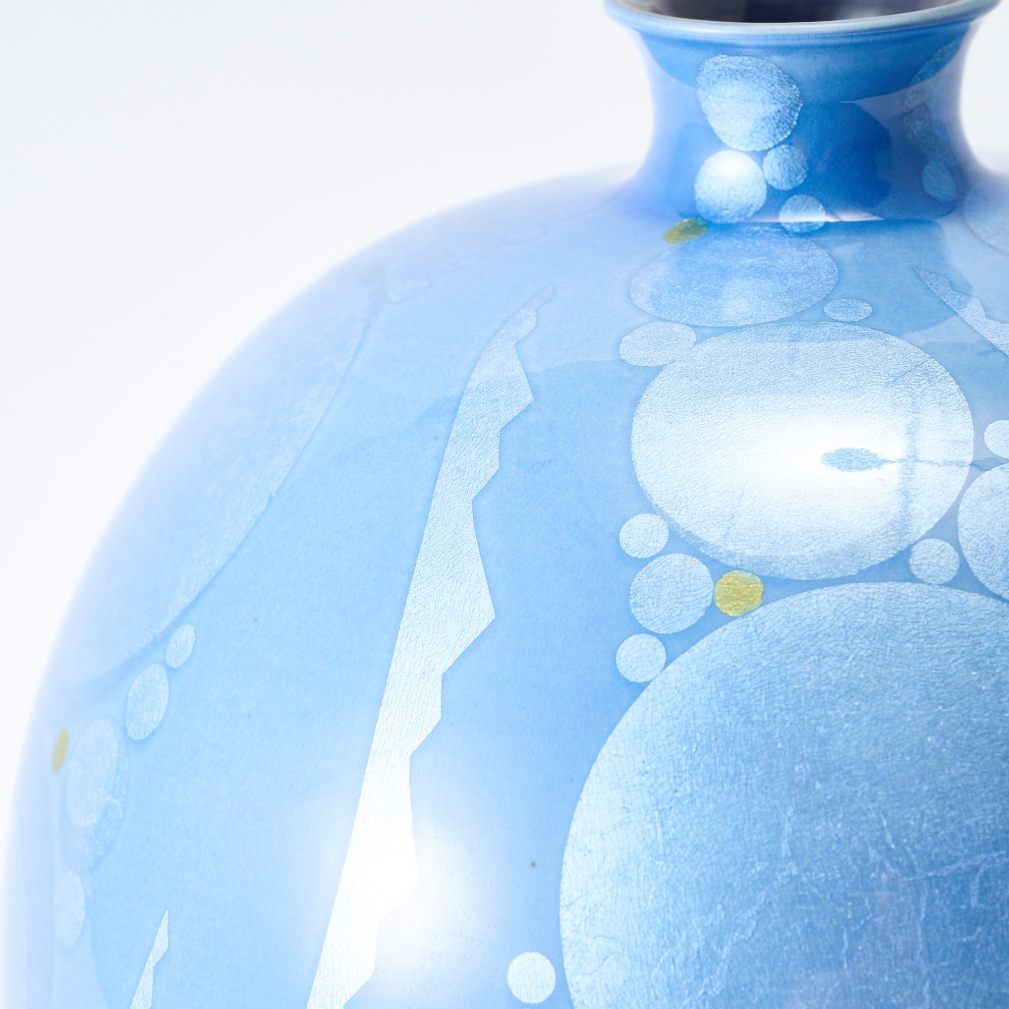 Yuri-Ginsai Pale Azure Circular Pattern Vase