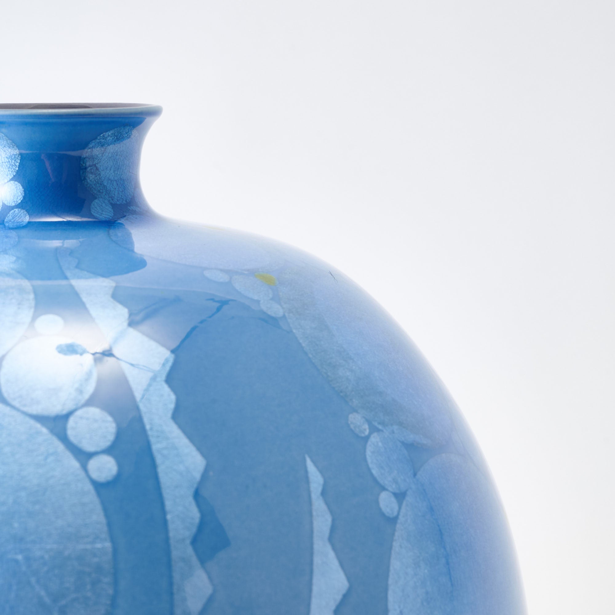 Yuri-Ginsai Pale Azure Circular Pattern Vase