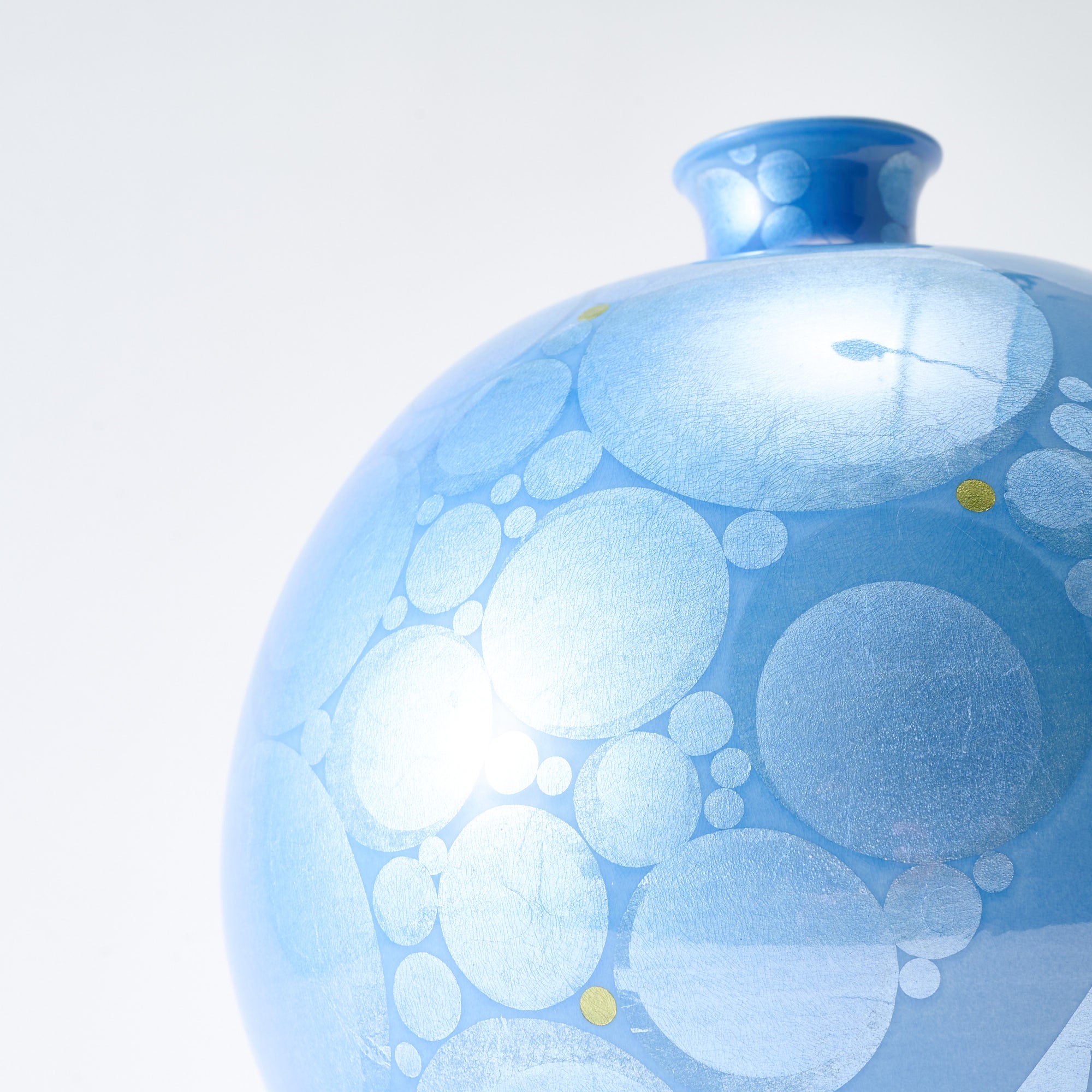 Yuri-Ginsai Pale Azure Circular Pattern Vase