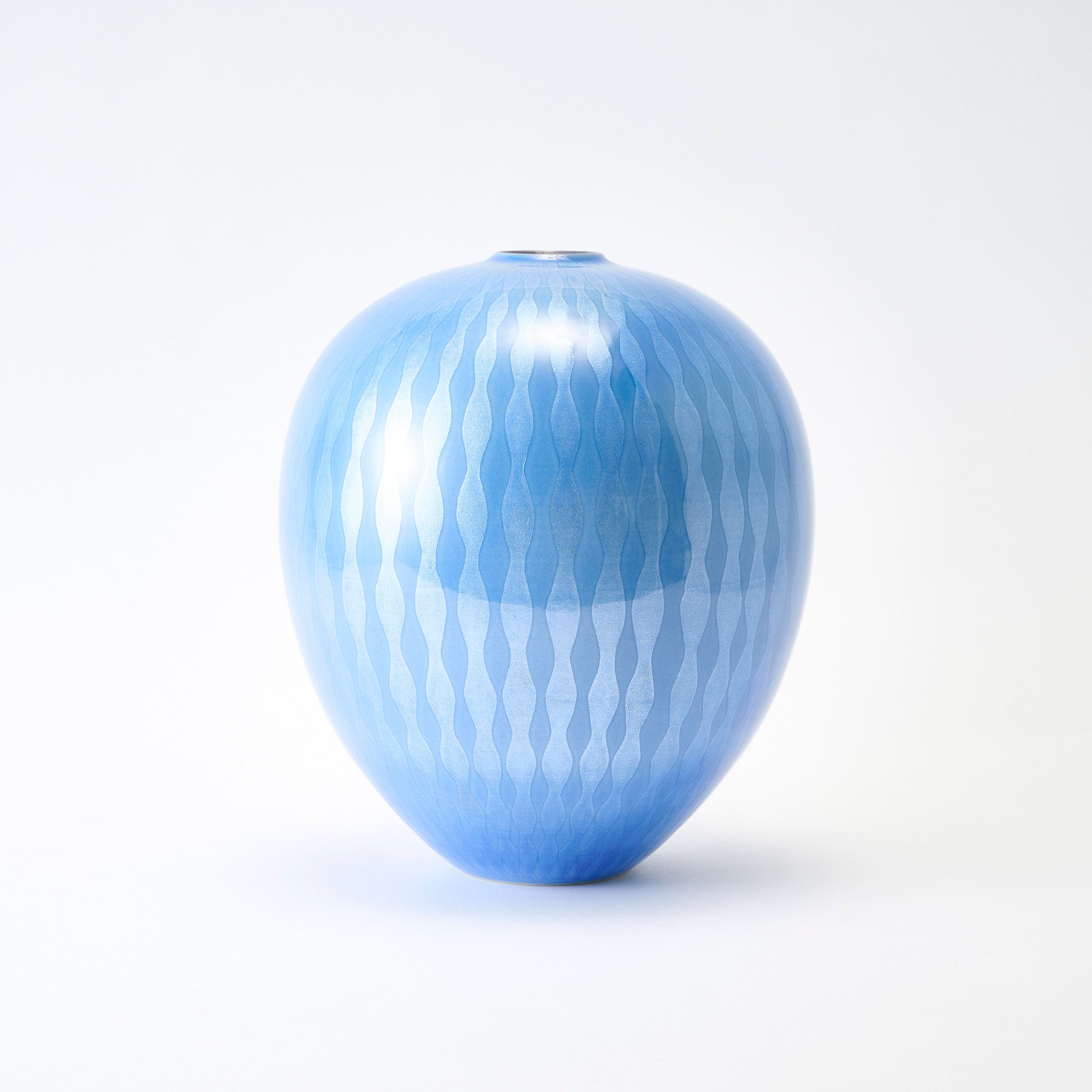 Yuri-Ginsai Pale Azure Rising Steam Pattern Vase