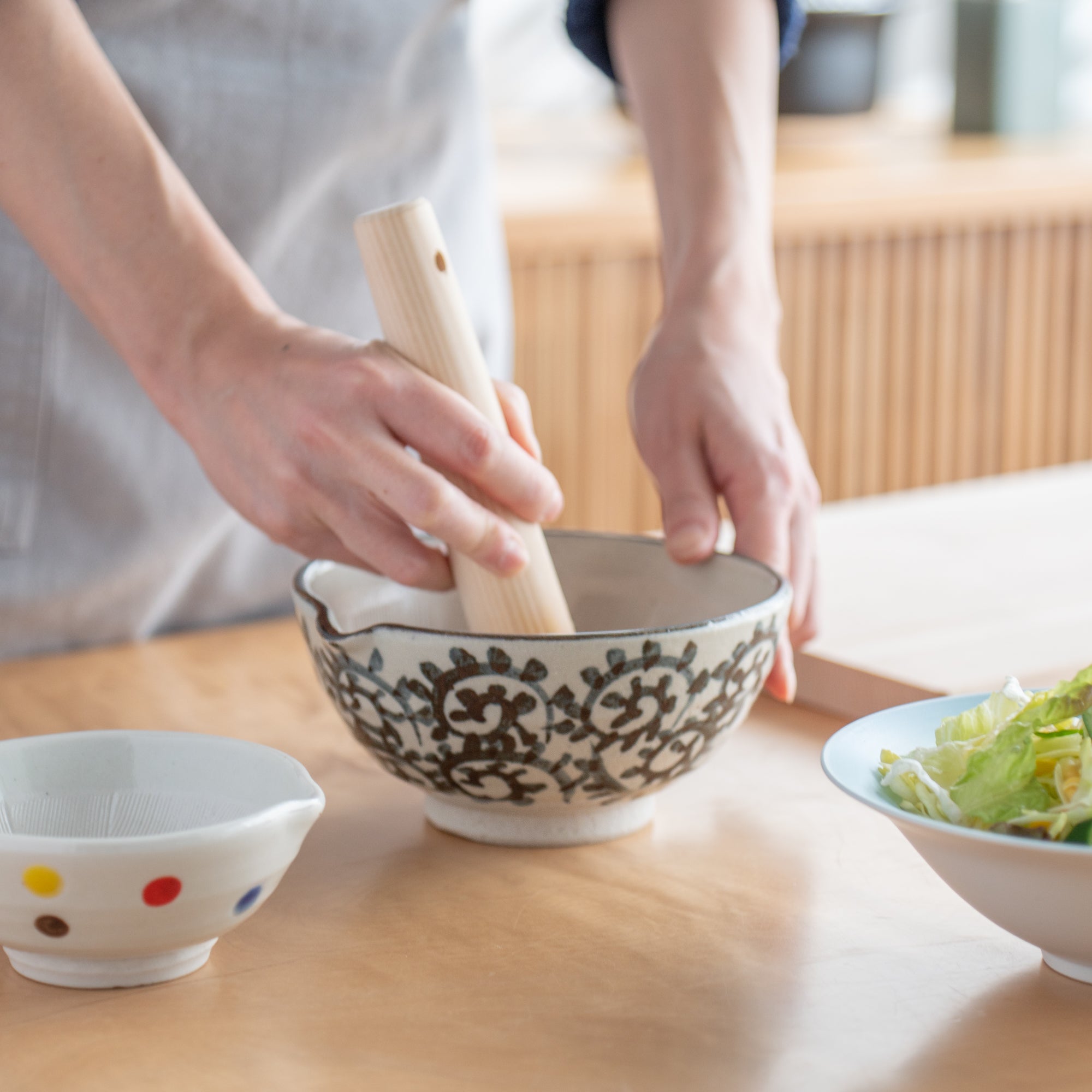 Arabesque Mortar with Spout and Handle 6.1 In