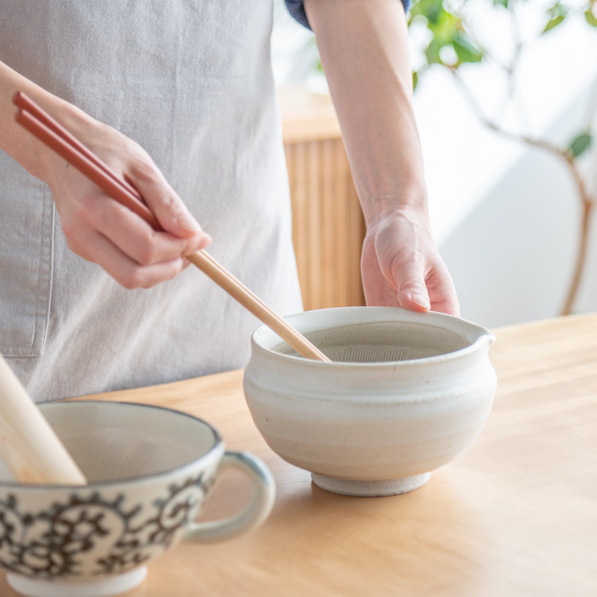 White Round Mortar with Spout 5.9 In