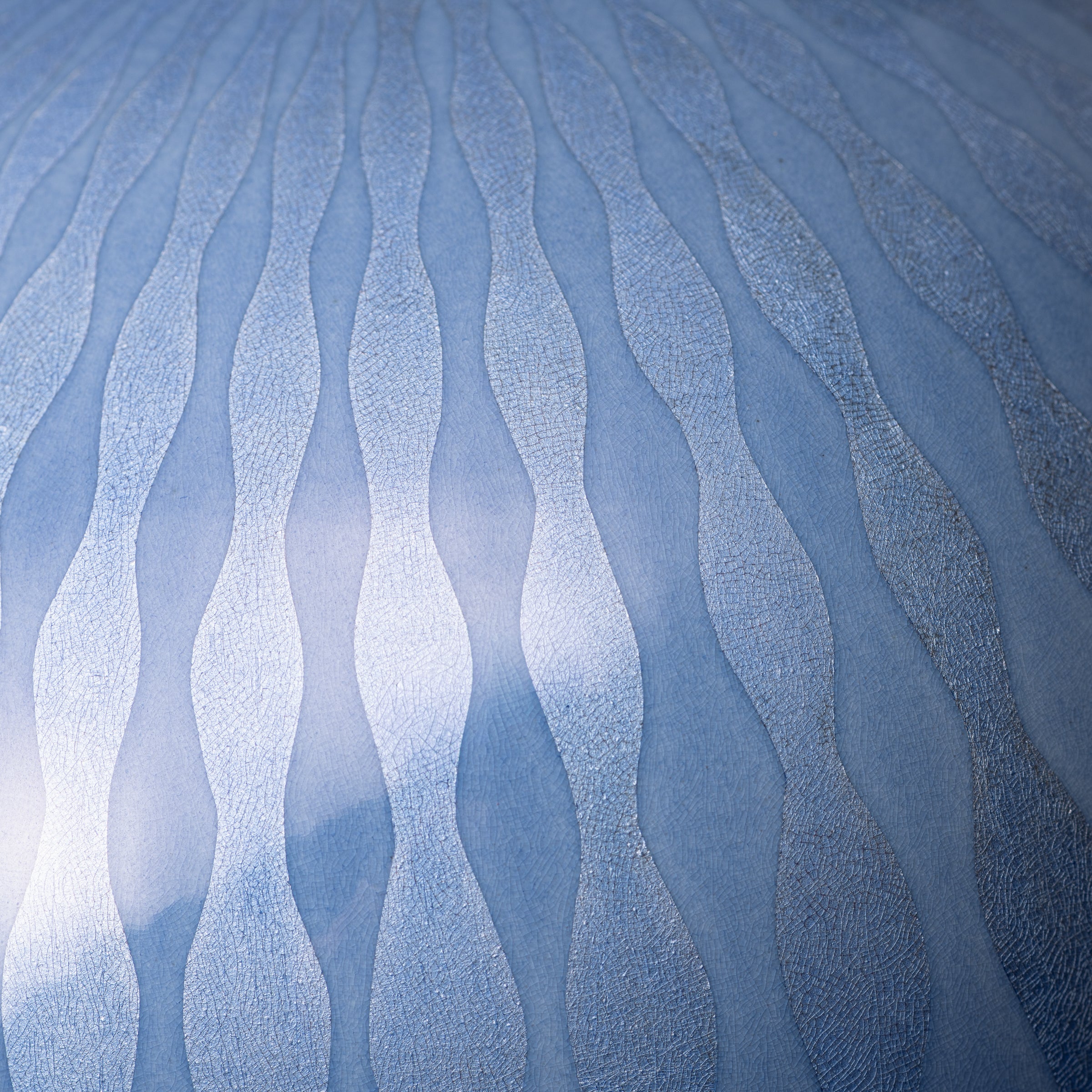 Yuri-Ginsai Pale Azure Rising Steam Pattern Vase