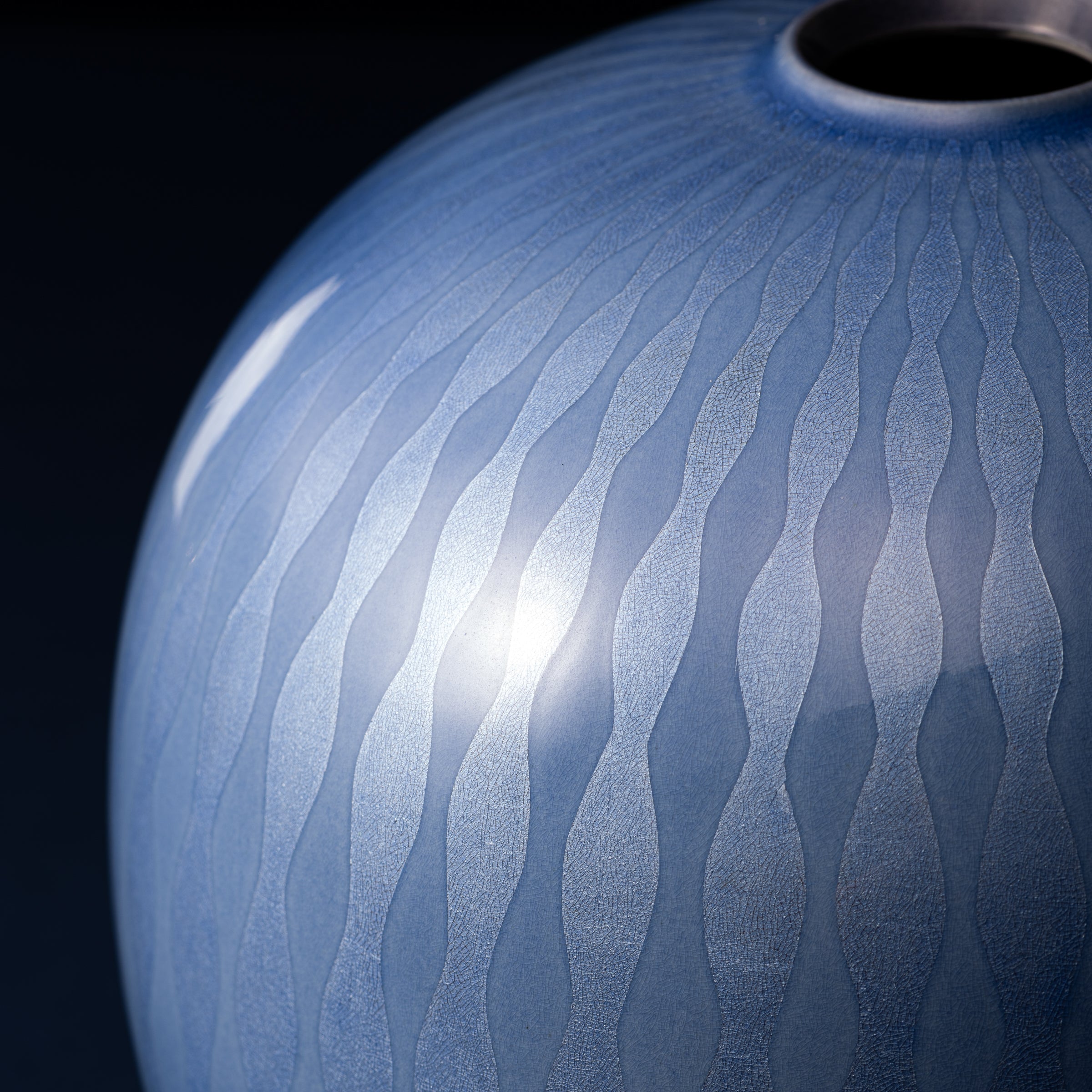 Yuri-Ginsai Pale Azure Rising Steam Pattern Vase