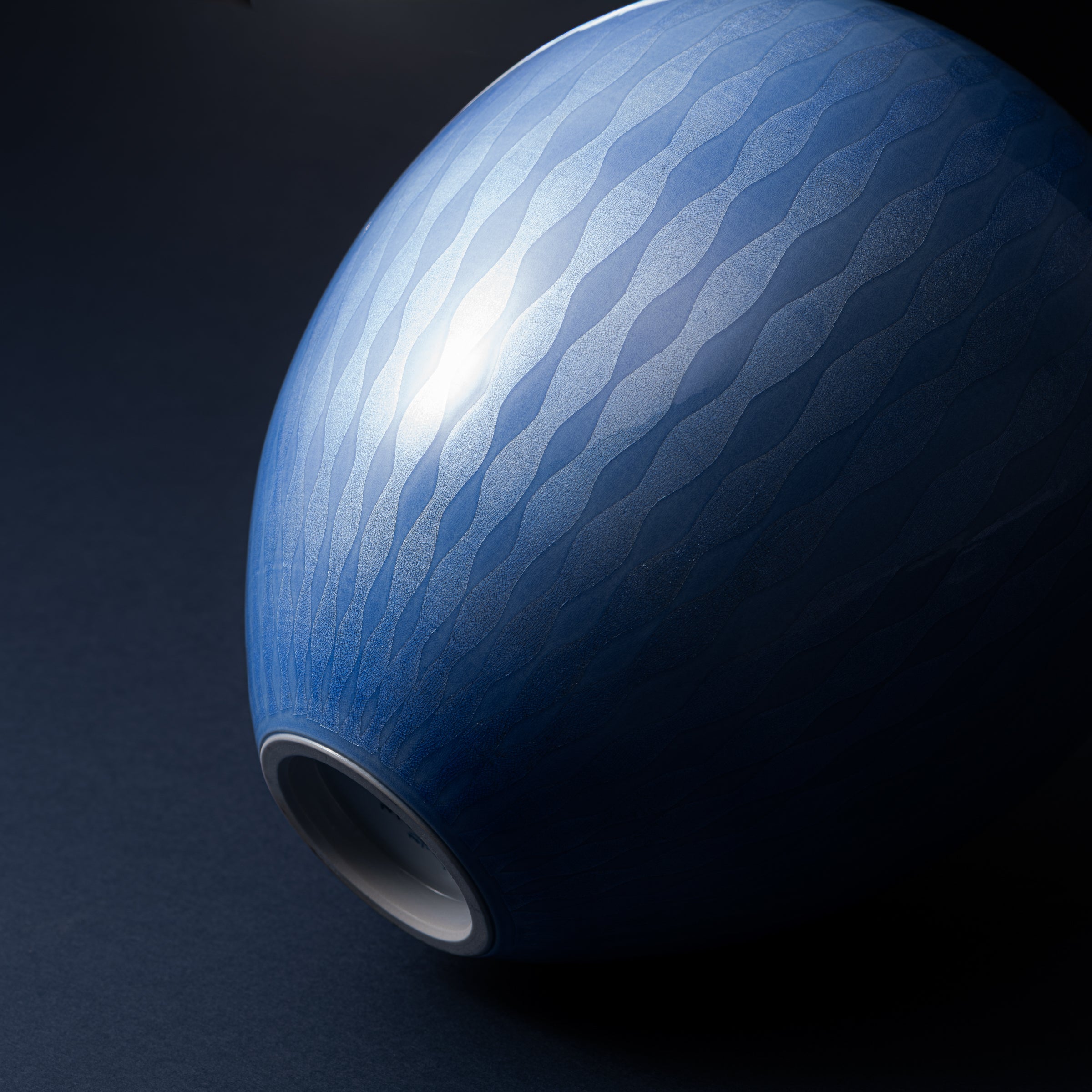 Yuri-Ginsai Pale Azure Rising Steam Pattern Vase