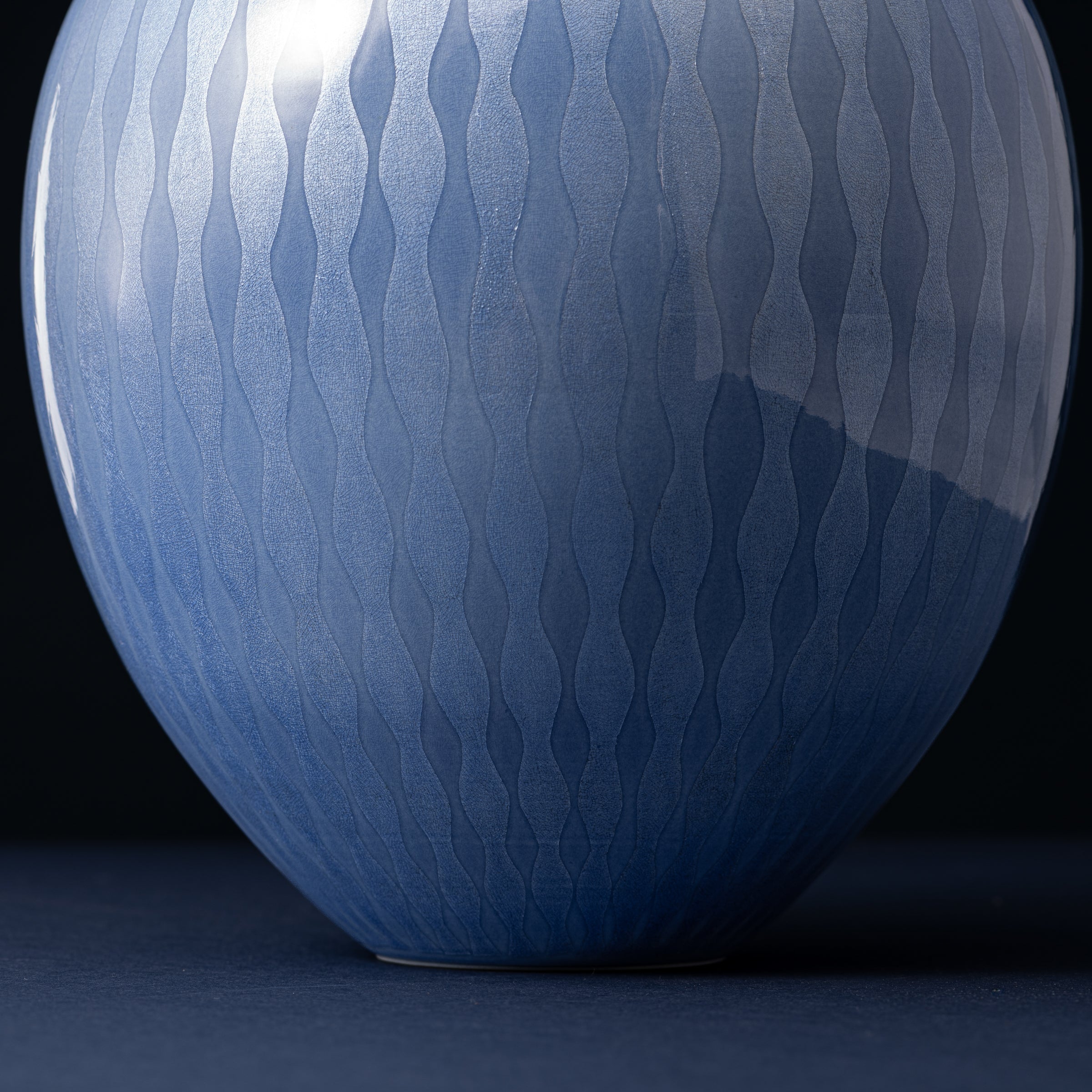 Yuri-Ginsai Pale Azure Rising Steam Pattern Vase