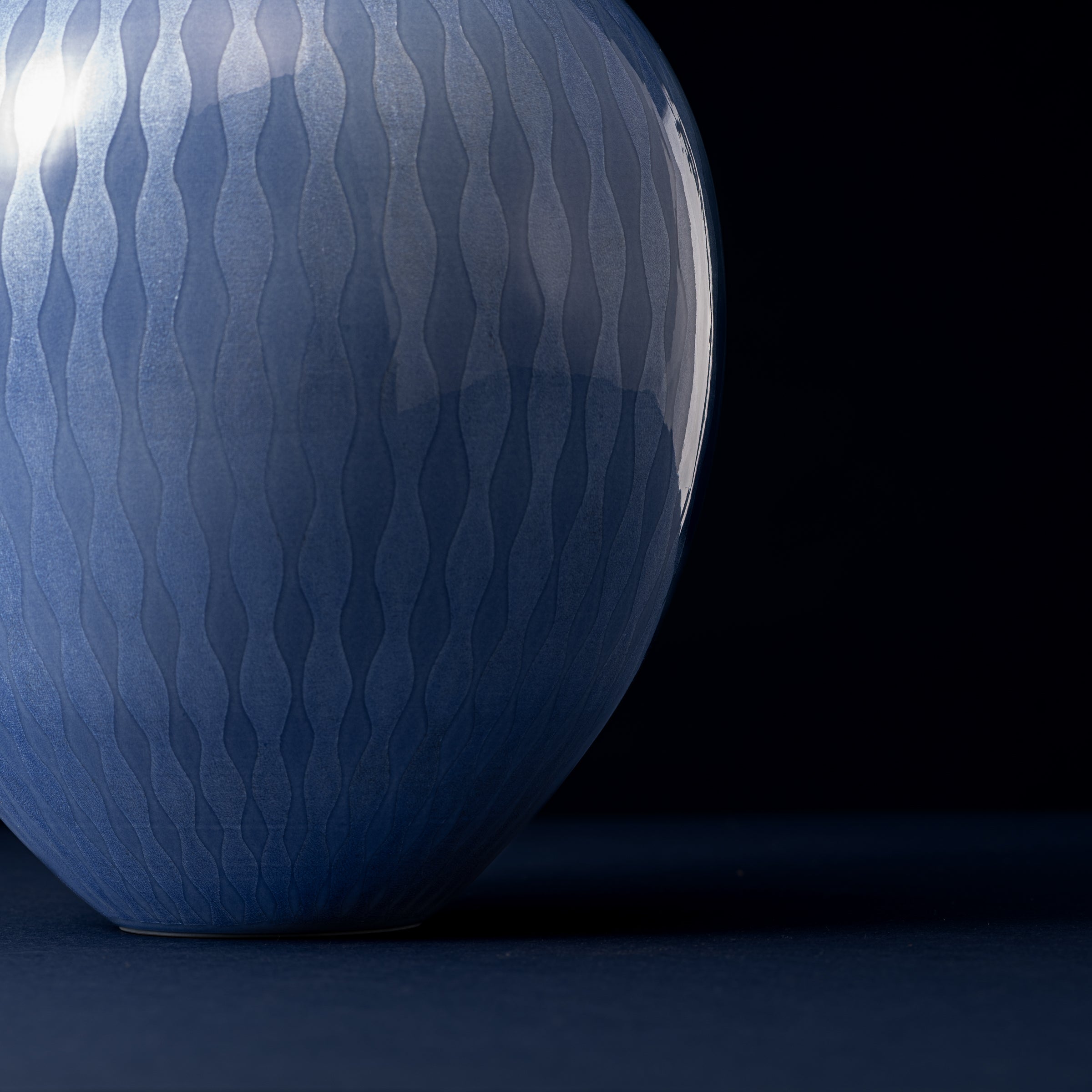 Yuri-Ginsai Pale Azure Rising Steam Pattern Vase