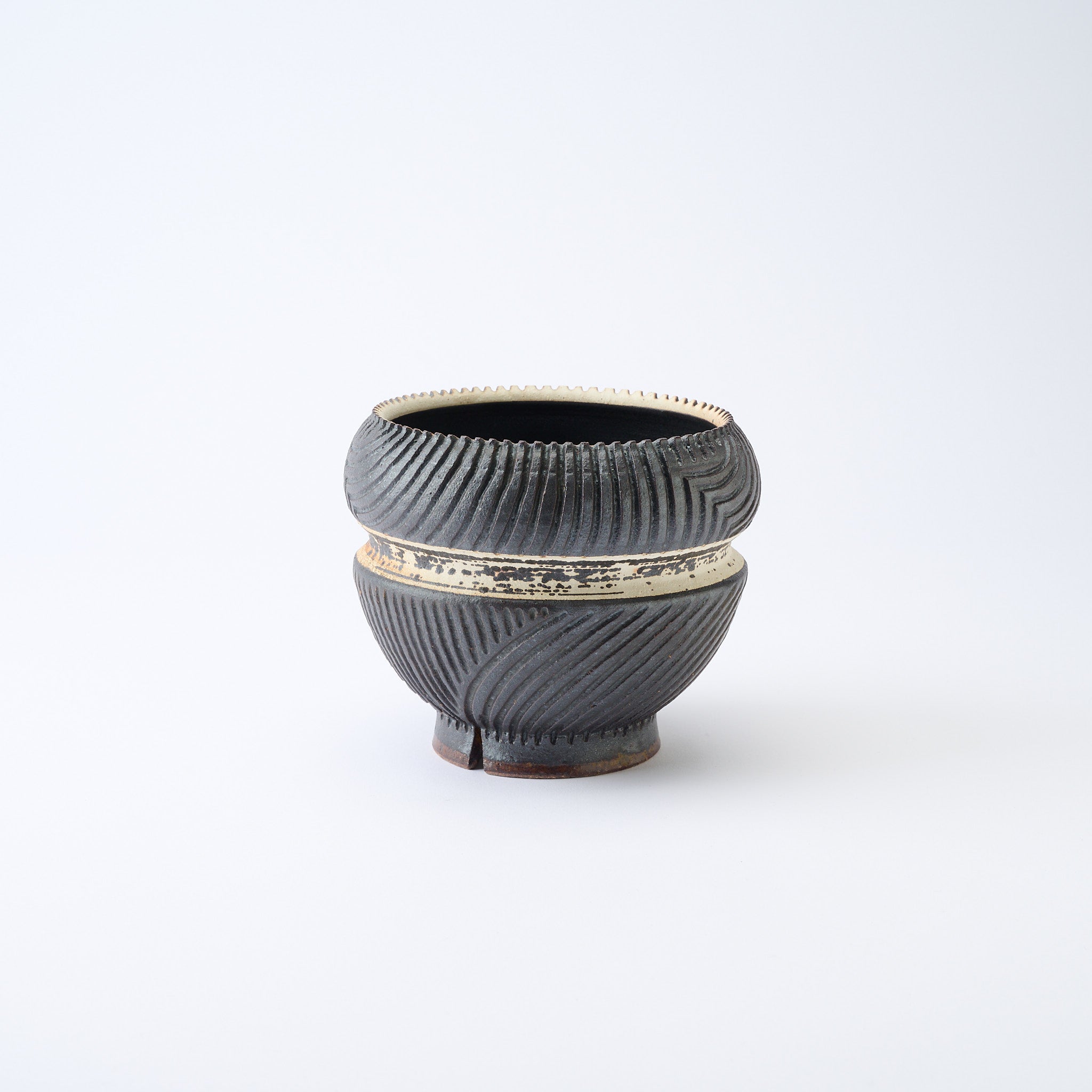 Equator White Inlay on Black Plant Pot 5.9 In