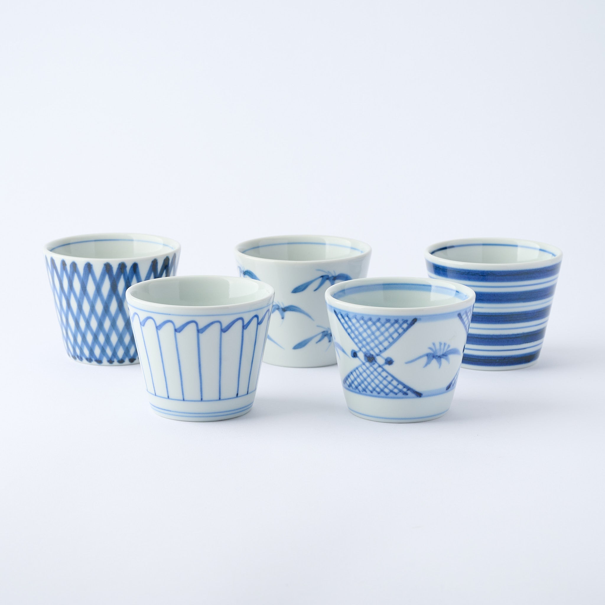 Taza de soba choko con estampado tradicional