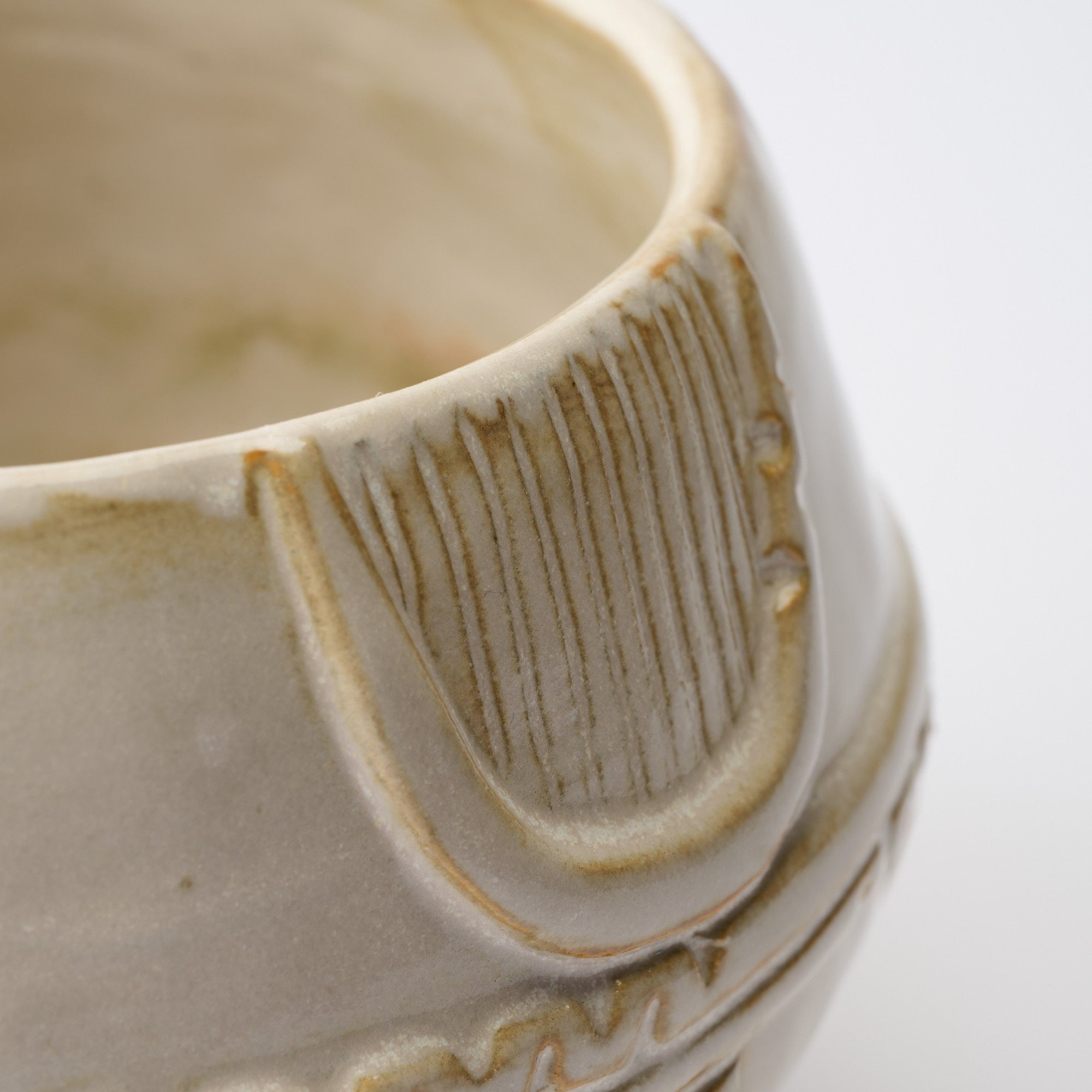 Taido White Jomon Cachepot