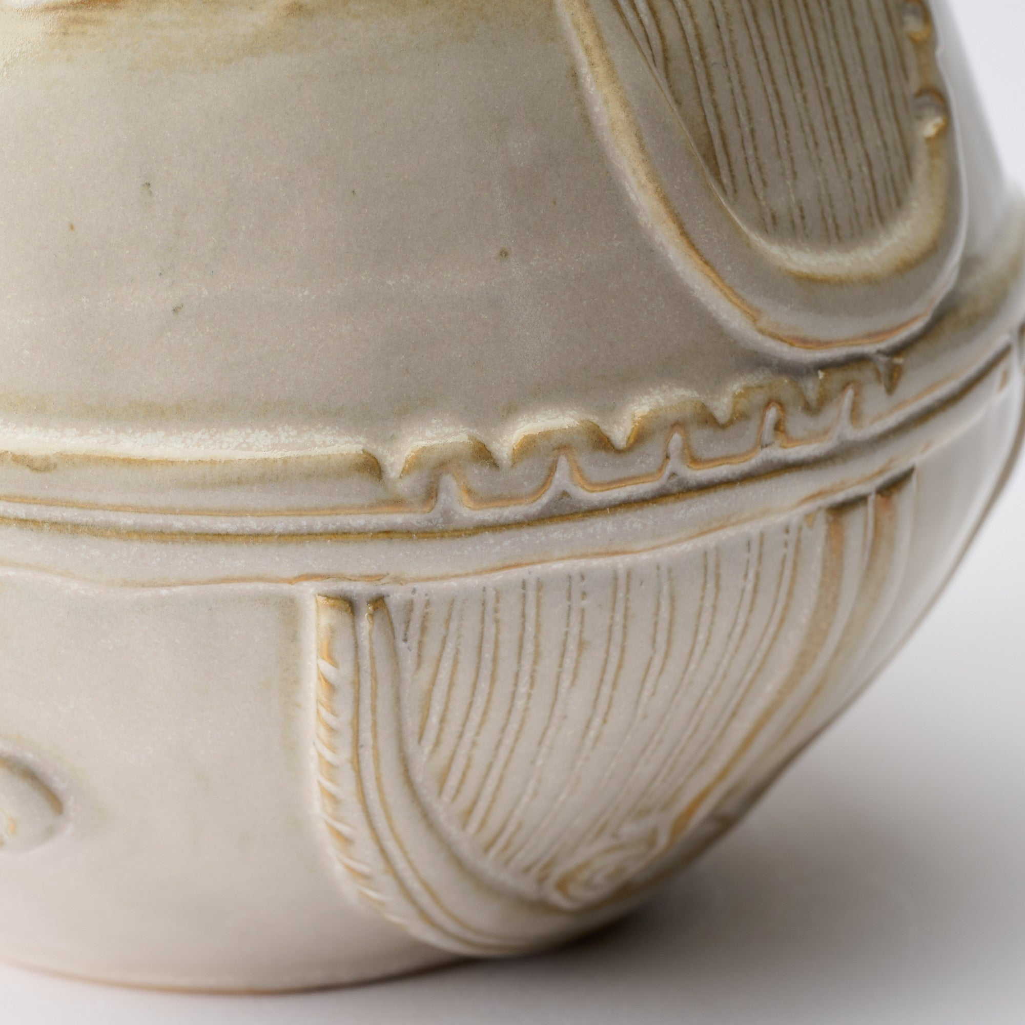 Taido White Jomon Cachepot