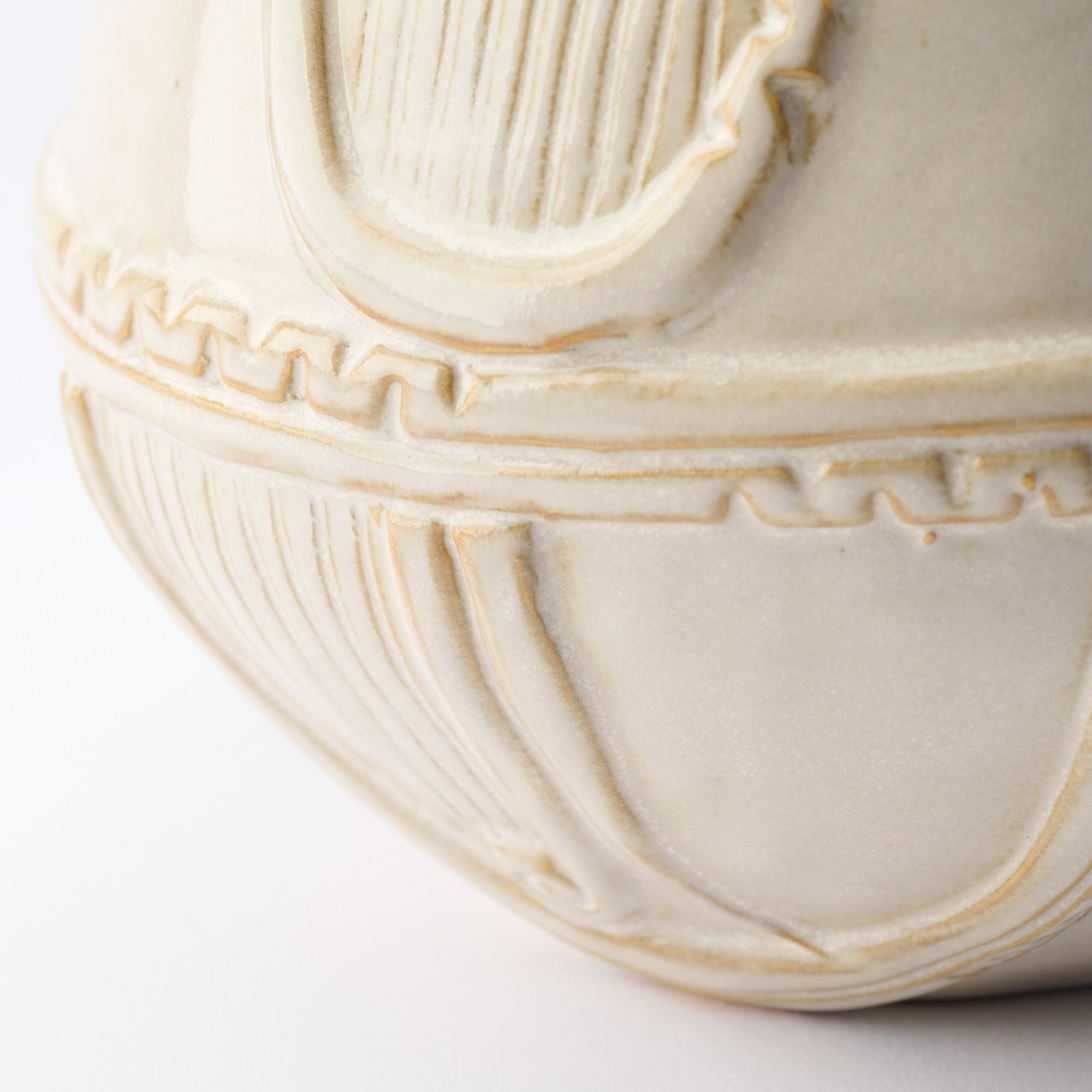 Taido White Jomon Cachepot