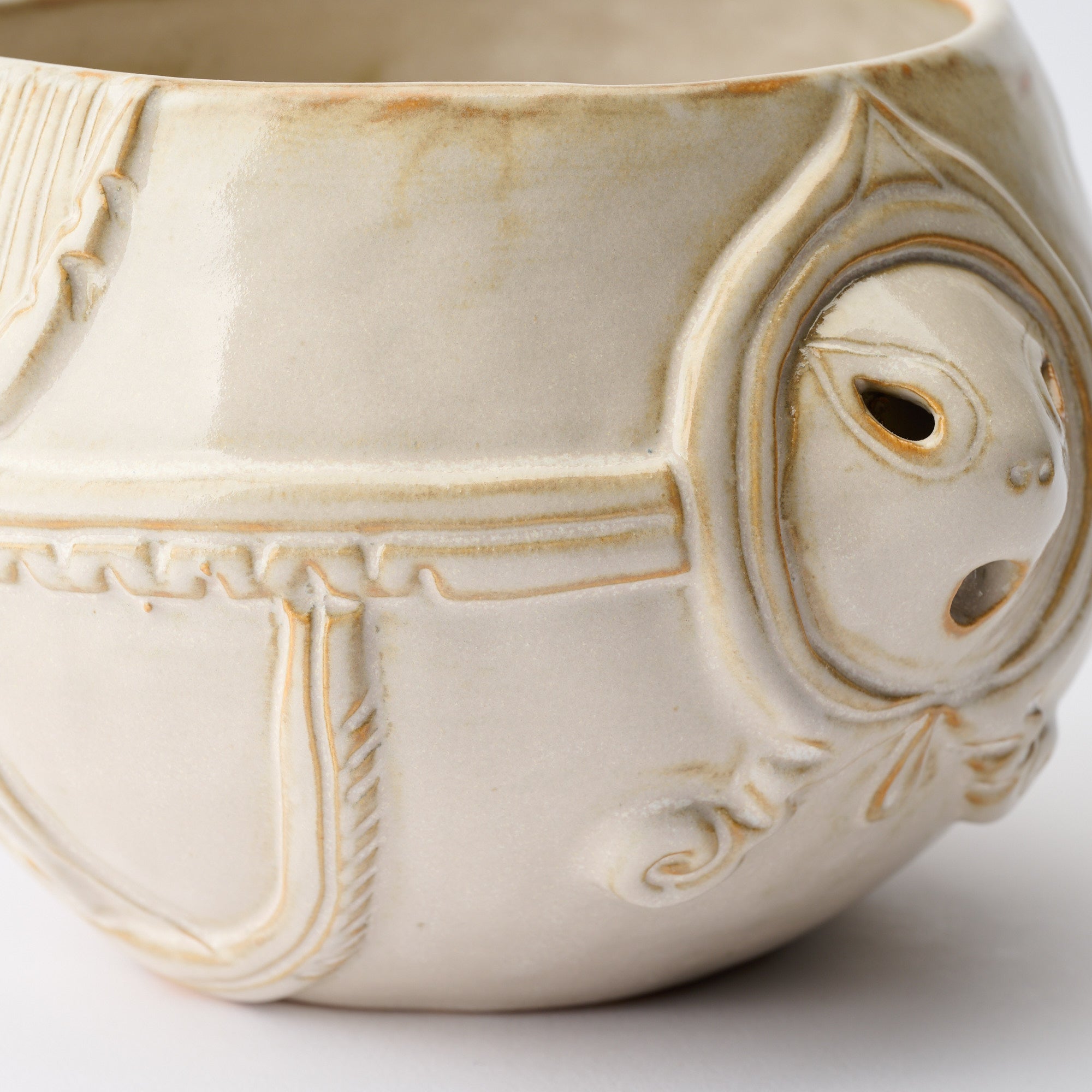 Taido White Jomon Cachepot