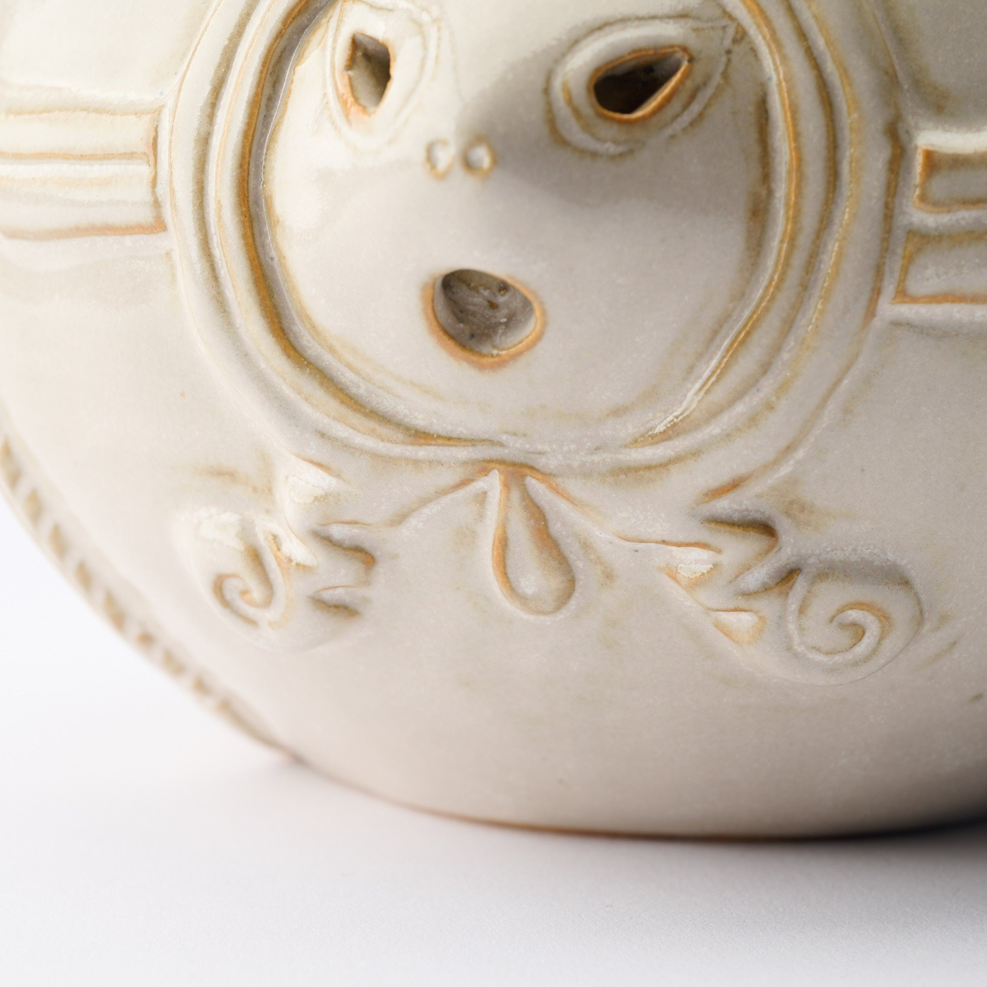 Taido White Jomon Cachepot