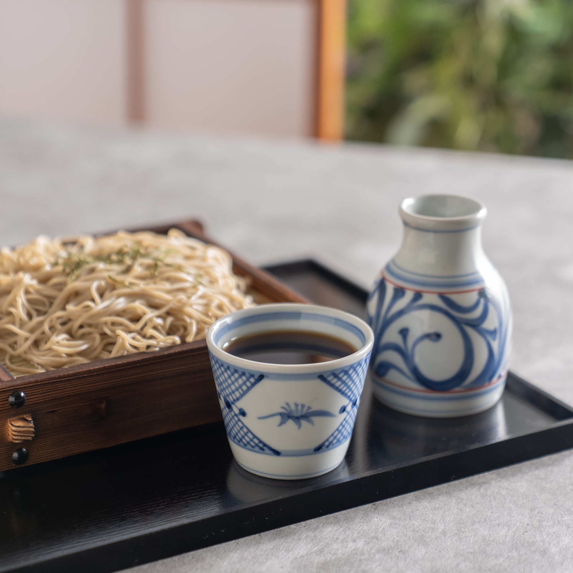 Taza de soba choko con estampado tradicional