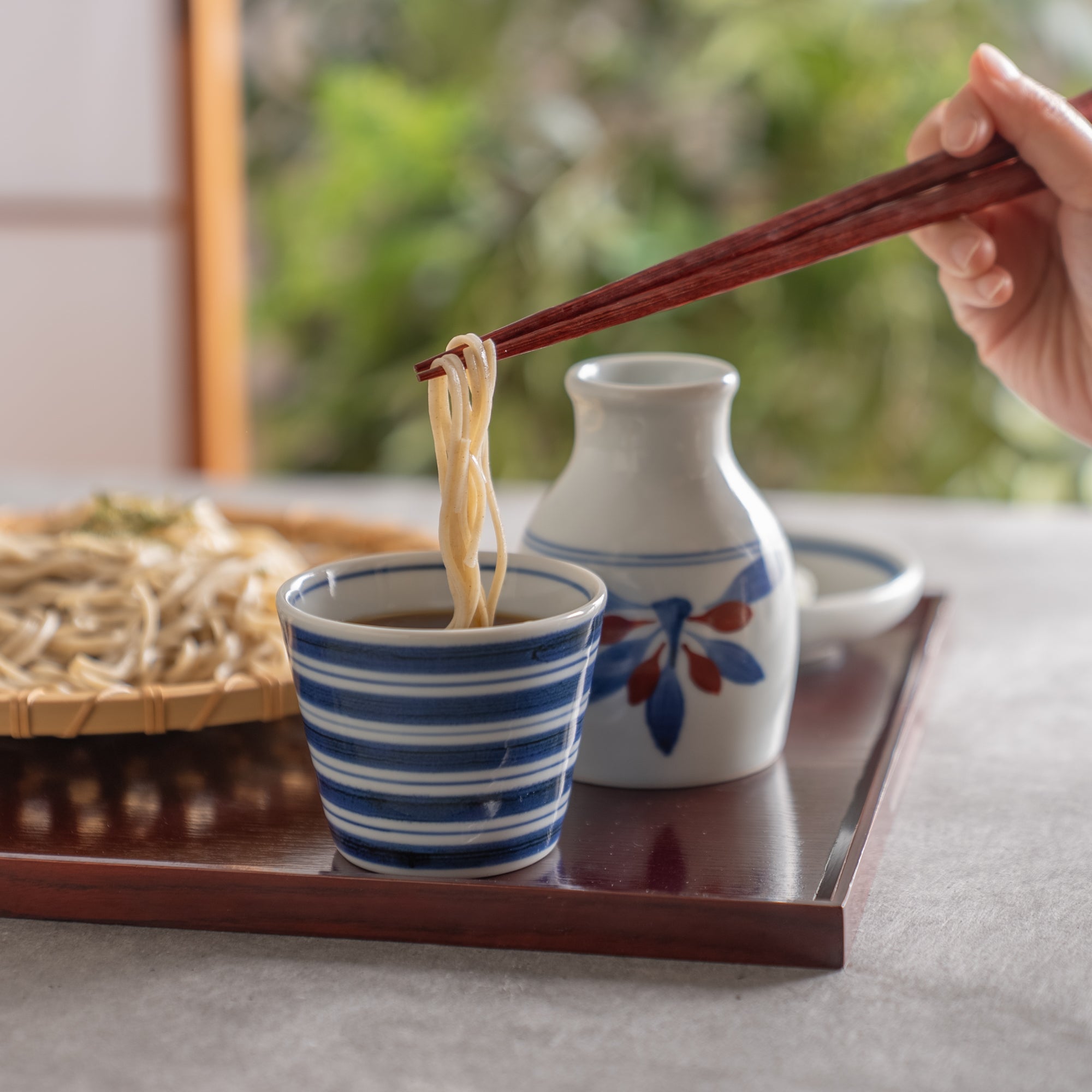 Taza de soba choko con estampado tradicional