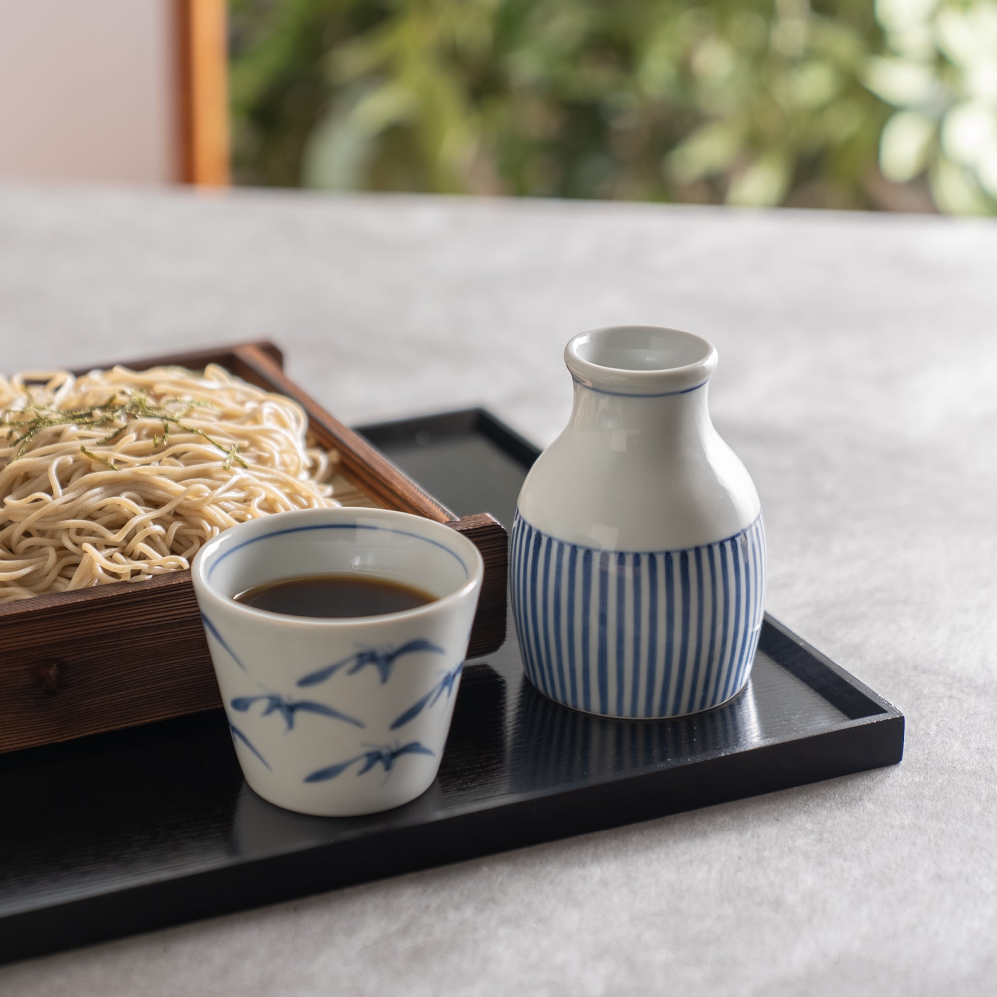 Botella de salsa con estampado tradicional de 7.8 fl oz