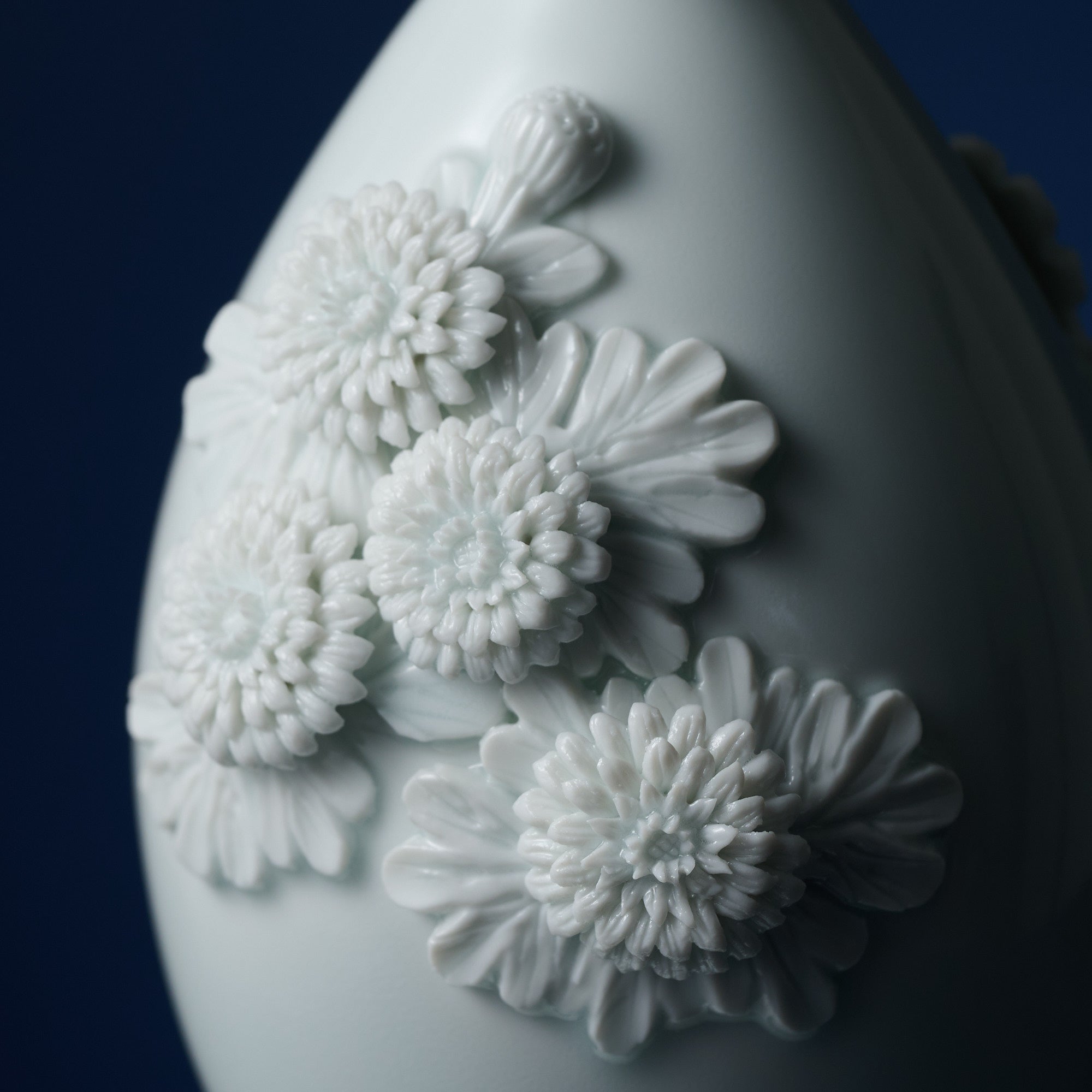 Hirado Chrysanthemum Flower Vase