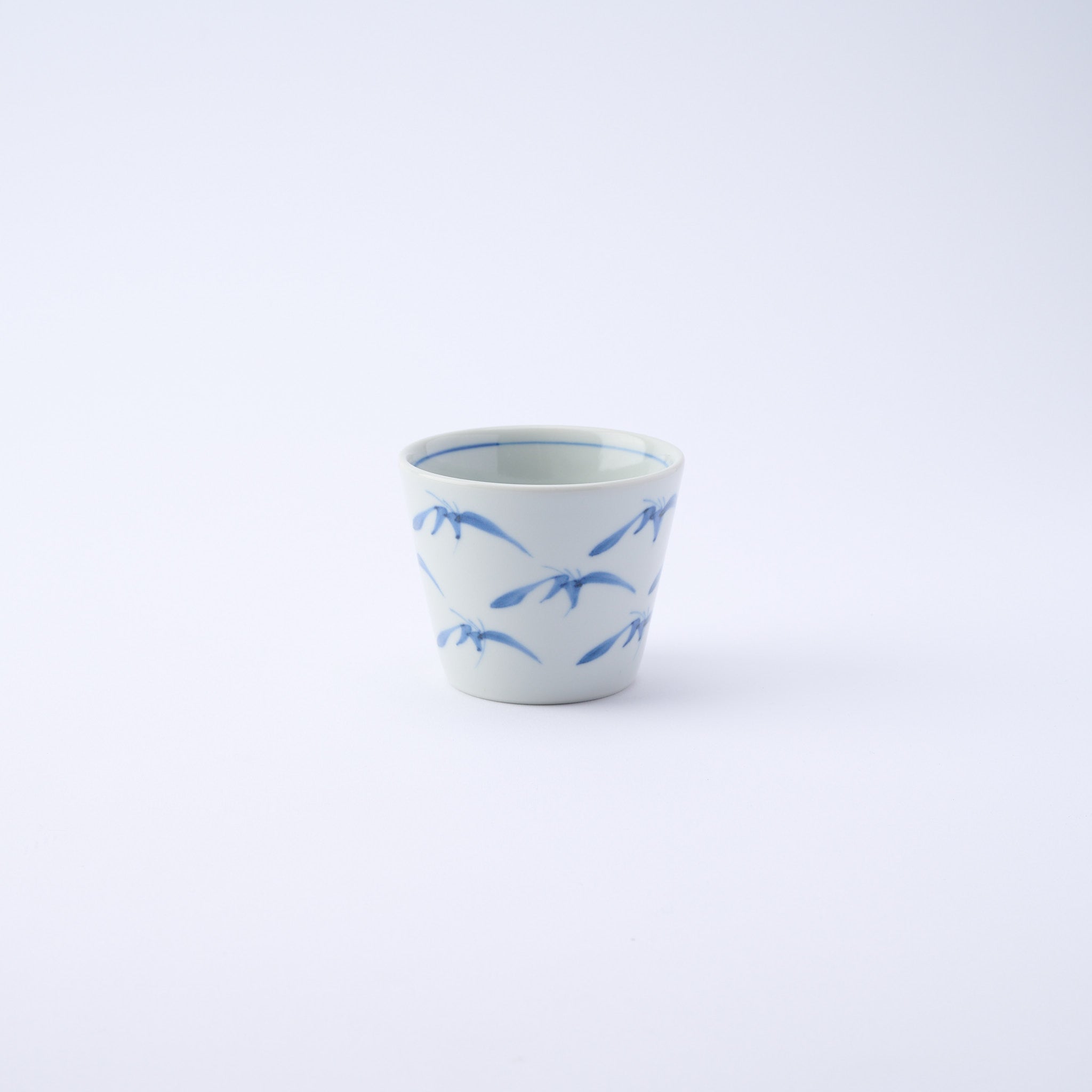 Taza de soba choko con estampado tradicional