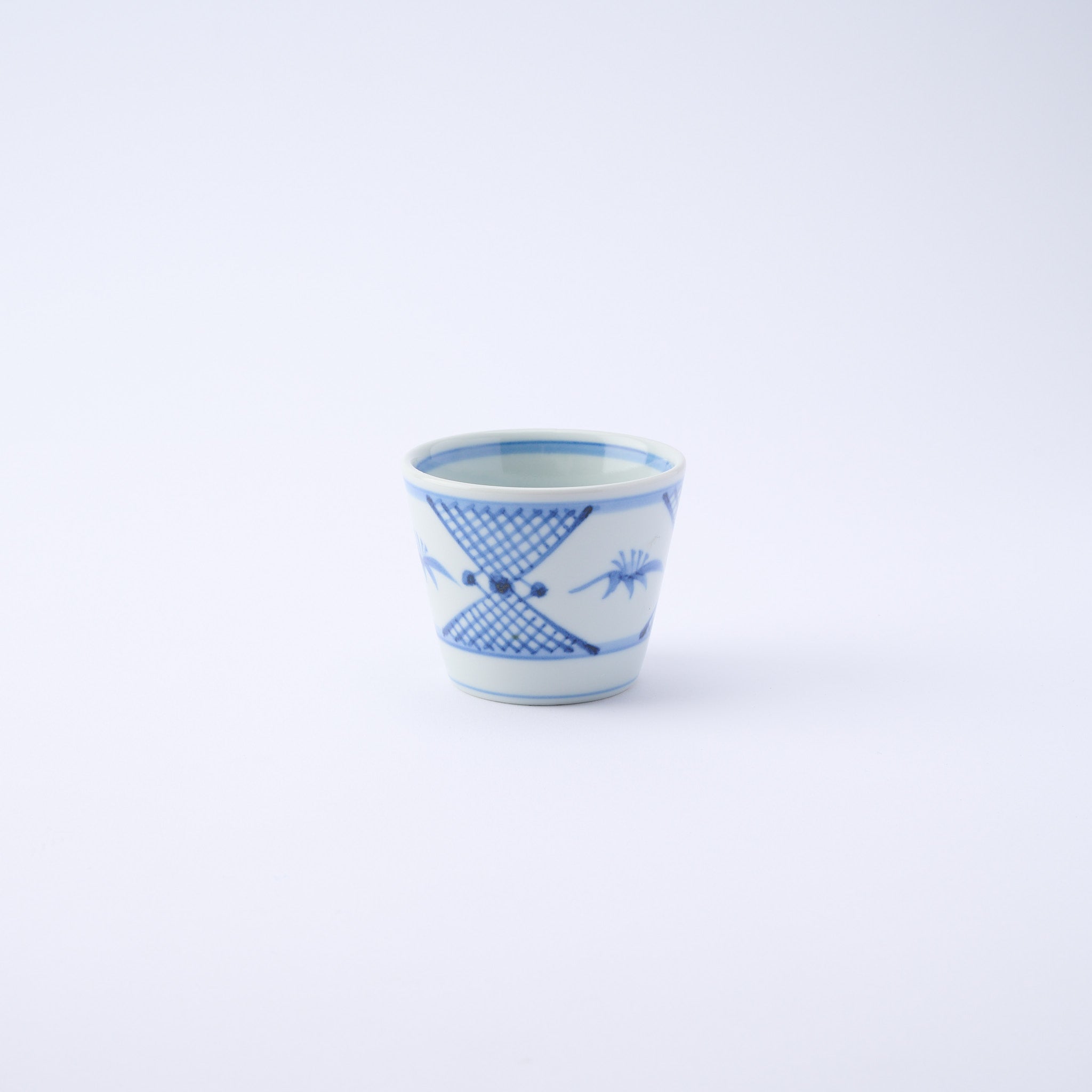 Taza de soba choko con estampado tradicional