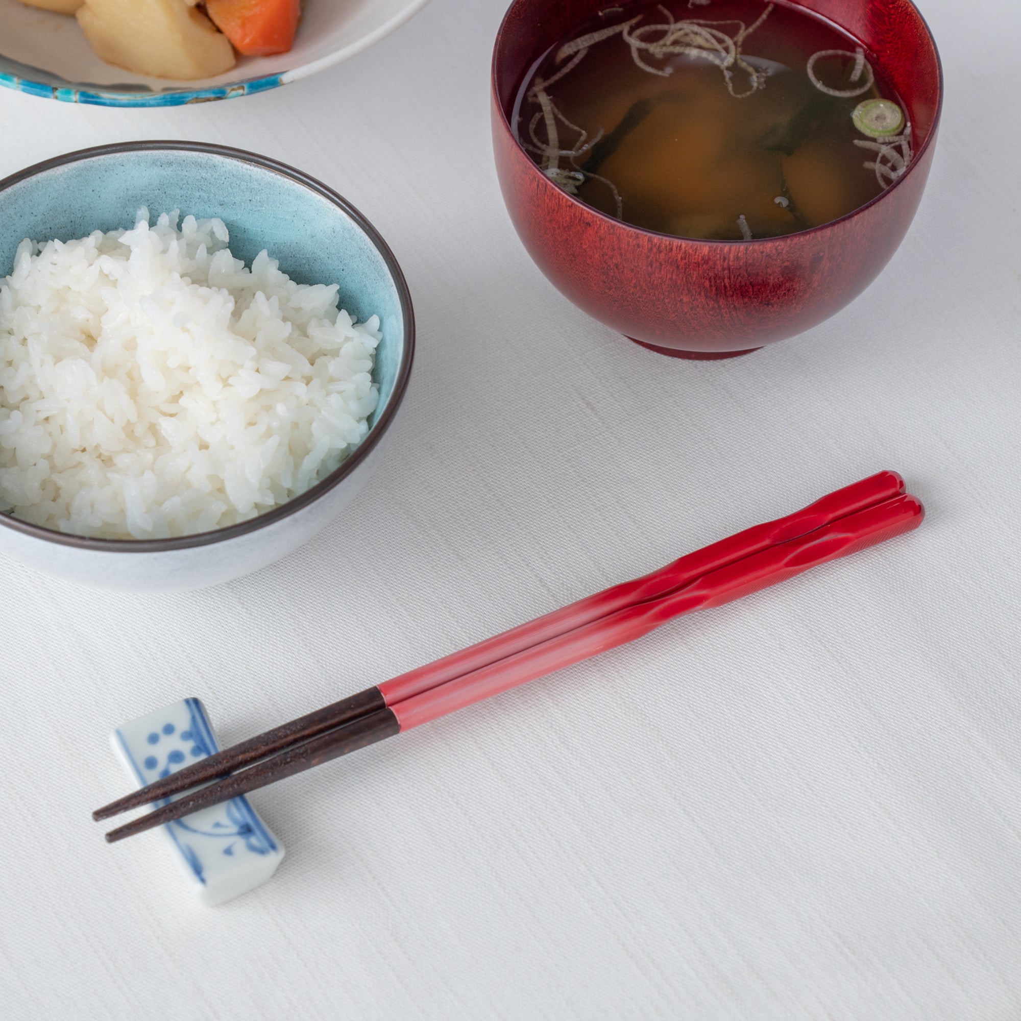 Rote, spülmaschinenfeste Essstäbchen mit perfekter Passform