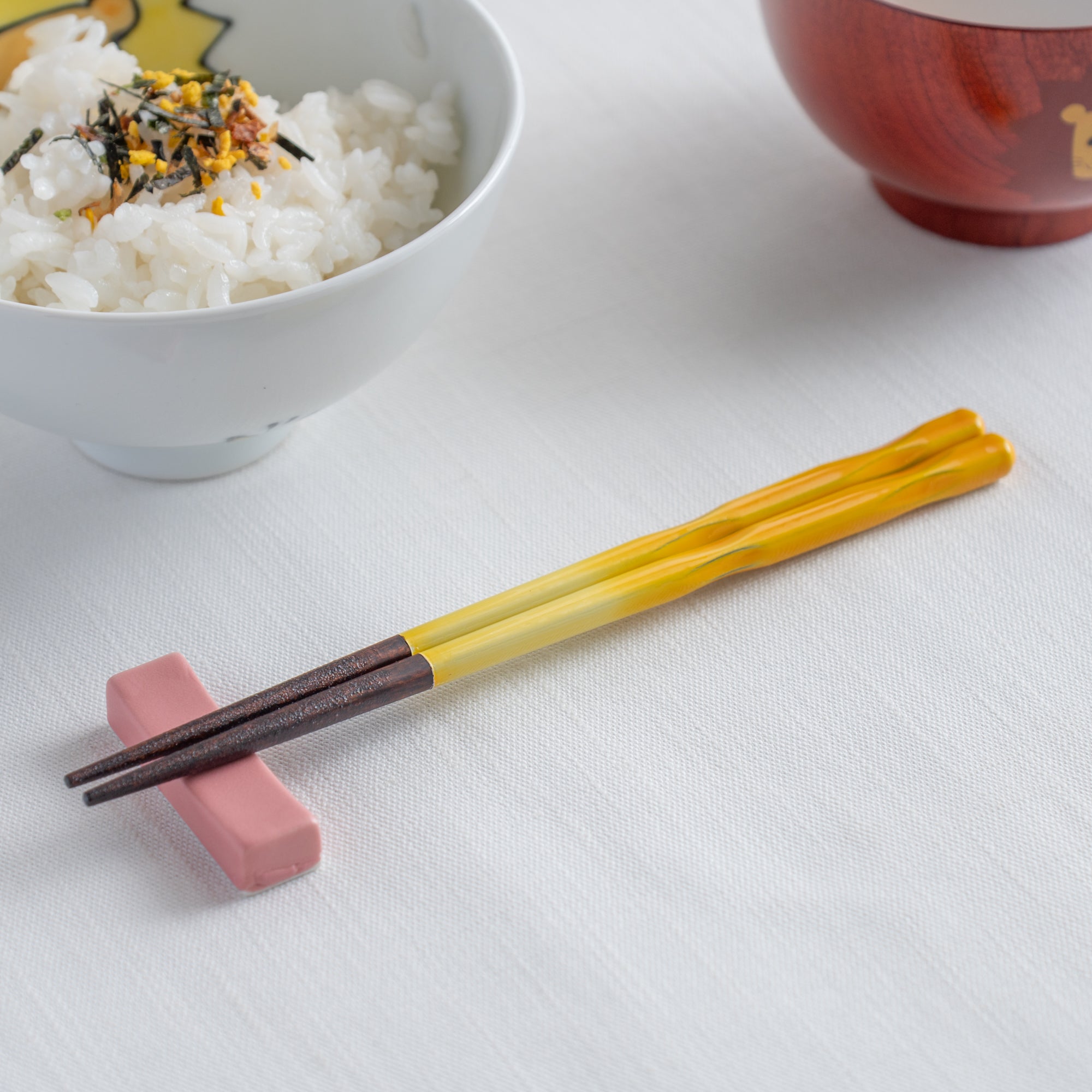 Gelb Perfekte Passform, spülmaschinenfest, wiederverwendbare Essstäbchen aus Wakasa-Lack