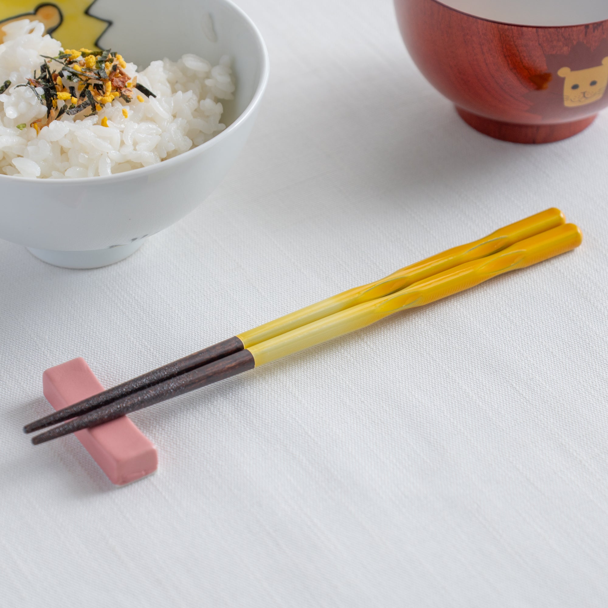 Gelb Perfekte Passform, spülmaschinenfest, wiederverwendbare Essstäbchen aus Wakasa-Lack