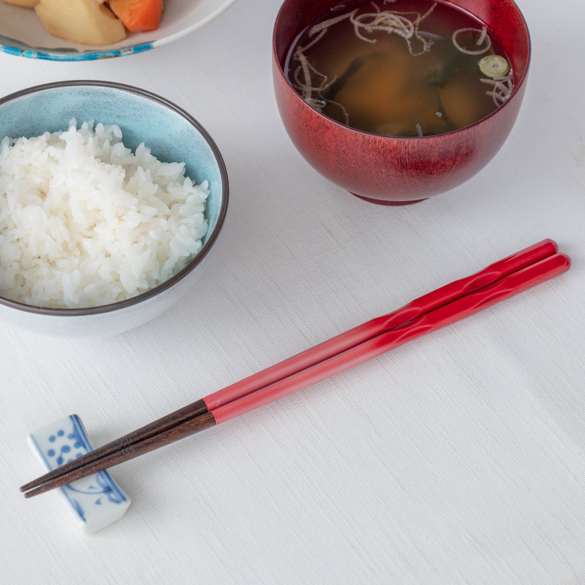 Rote, spülmaschinenfeste Essstäbchen mit perfekter Passform