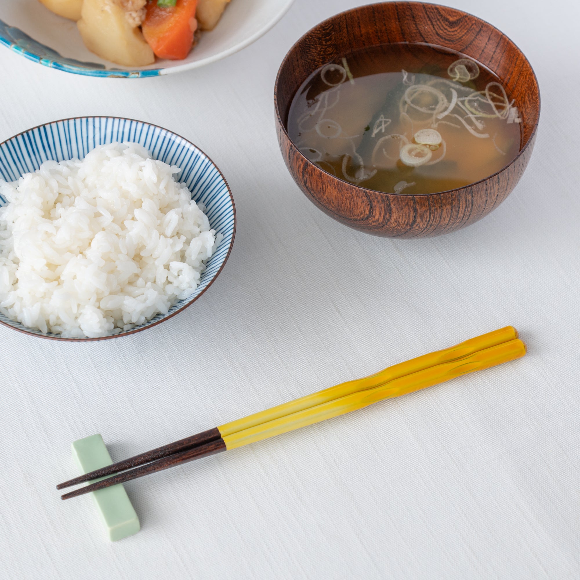 Gelb Perfekte Passform, spülmaschinenfest, wiederverwendbare Essstäbchen aus Wakasa-Lack