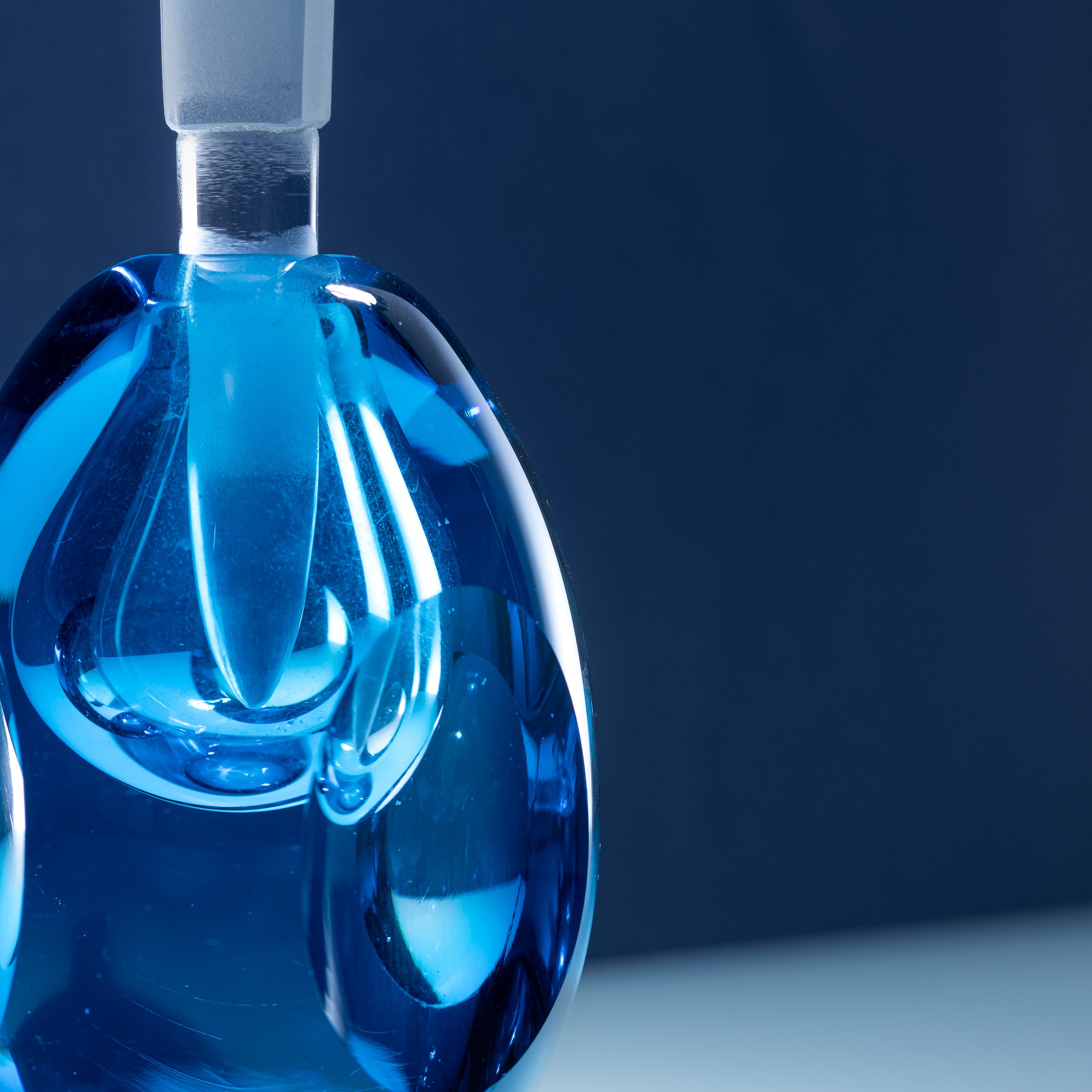 Erinnerungen an die Farben des Ozeans Blau Parfümflasche