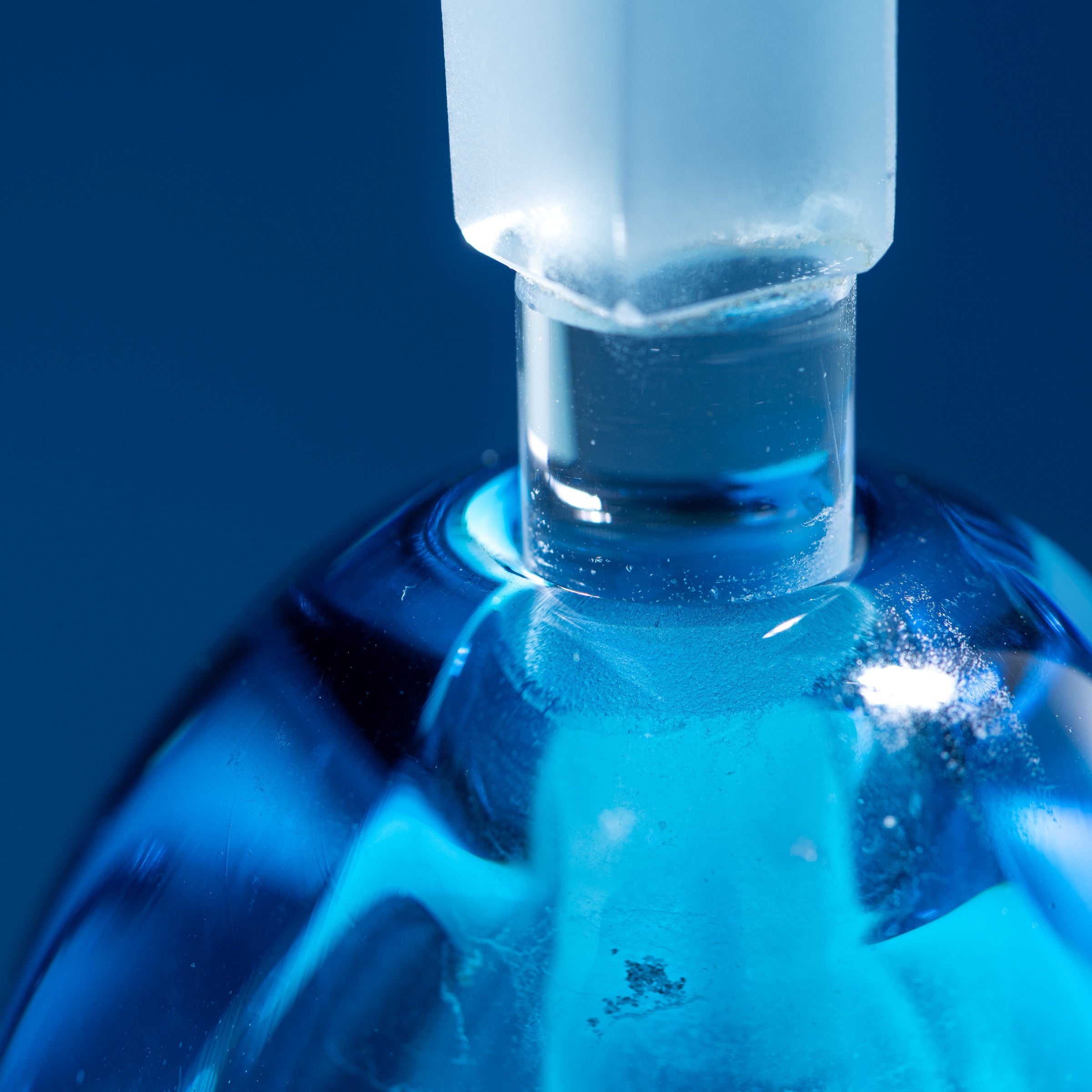 Erinnerungen an die Farben des Ozeans Blau Parfümflasche