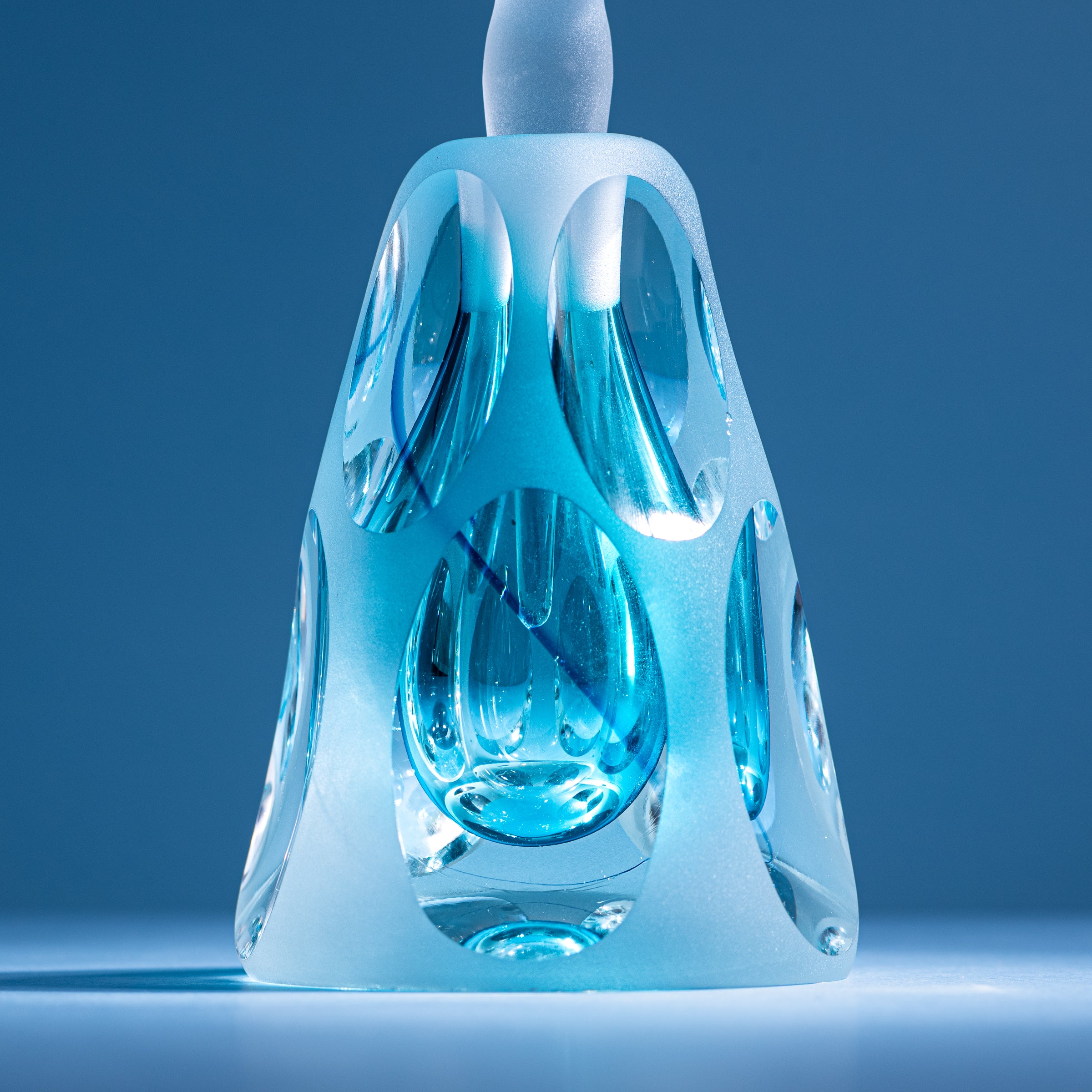 Erinnerungen an die Farben des Himmels Blau Parfümflasche