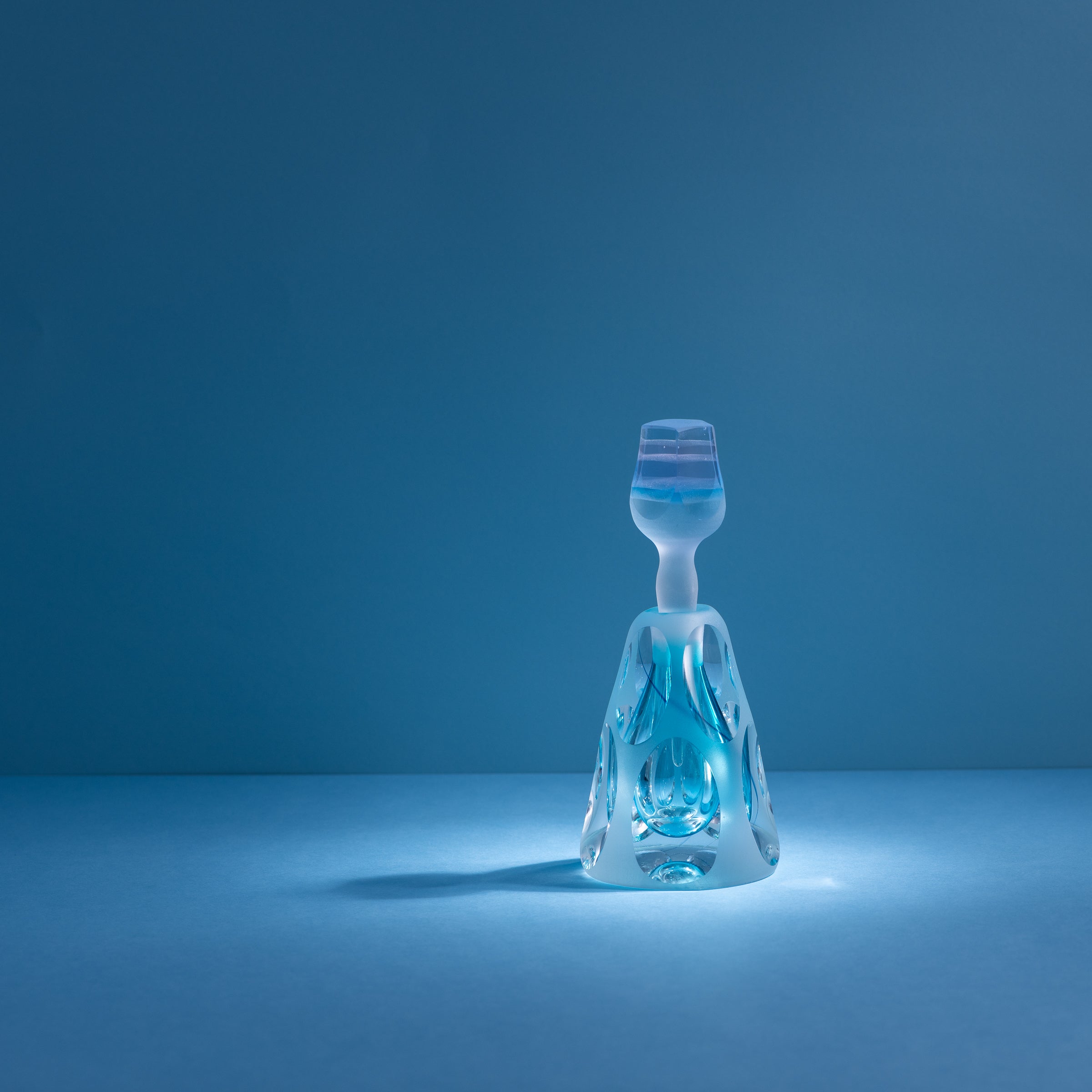 Erinnerungen an die Farben des Himmels Blau Parfümflasche