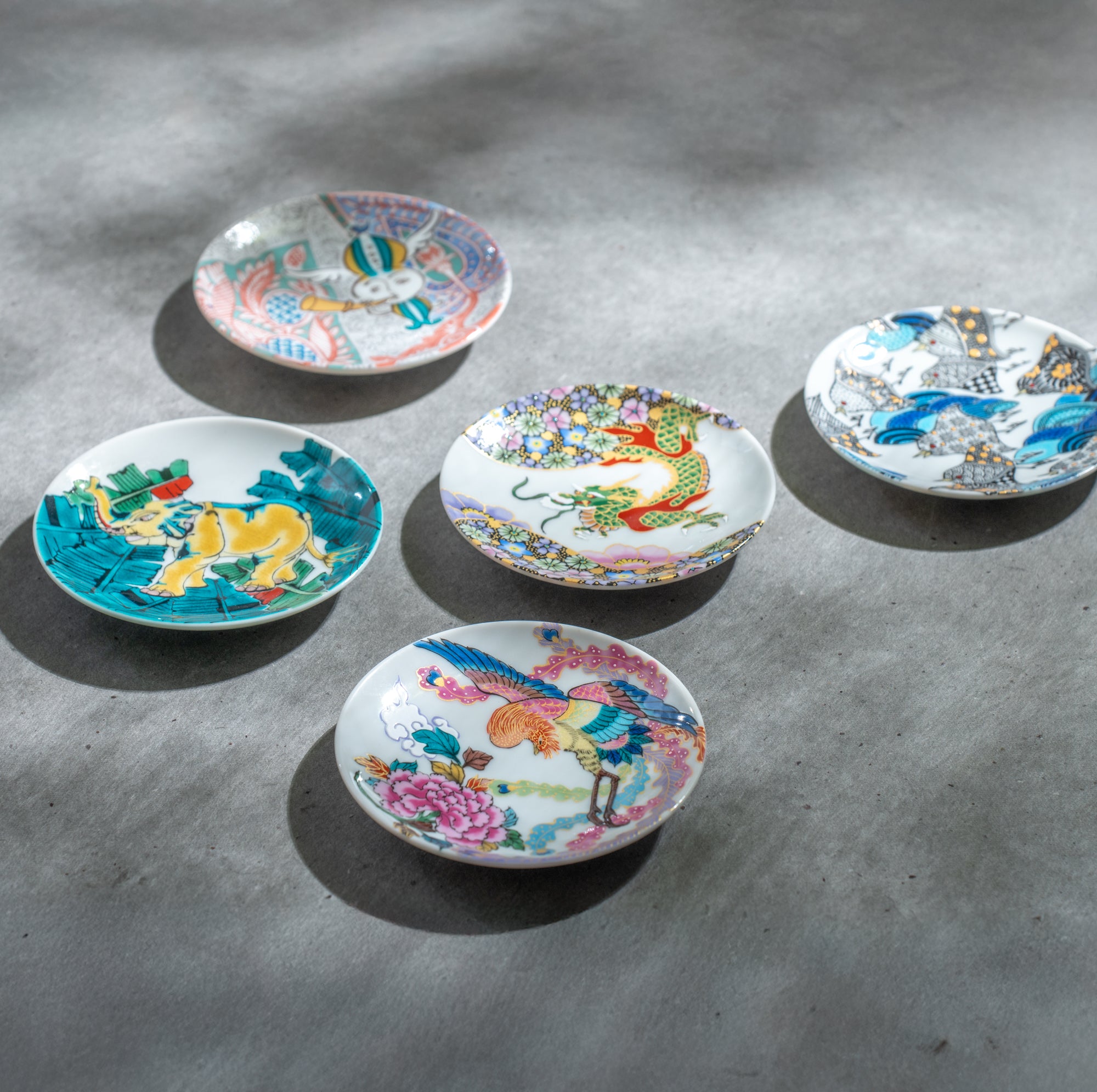 Kutani Art Auspicious Motifs Sauce Plate