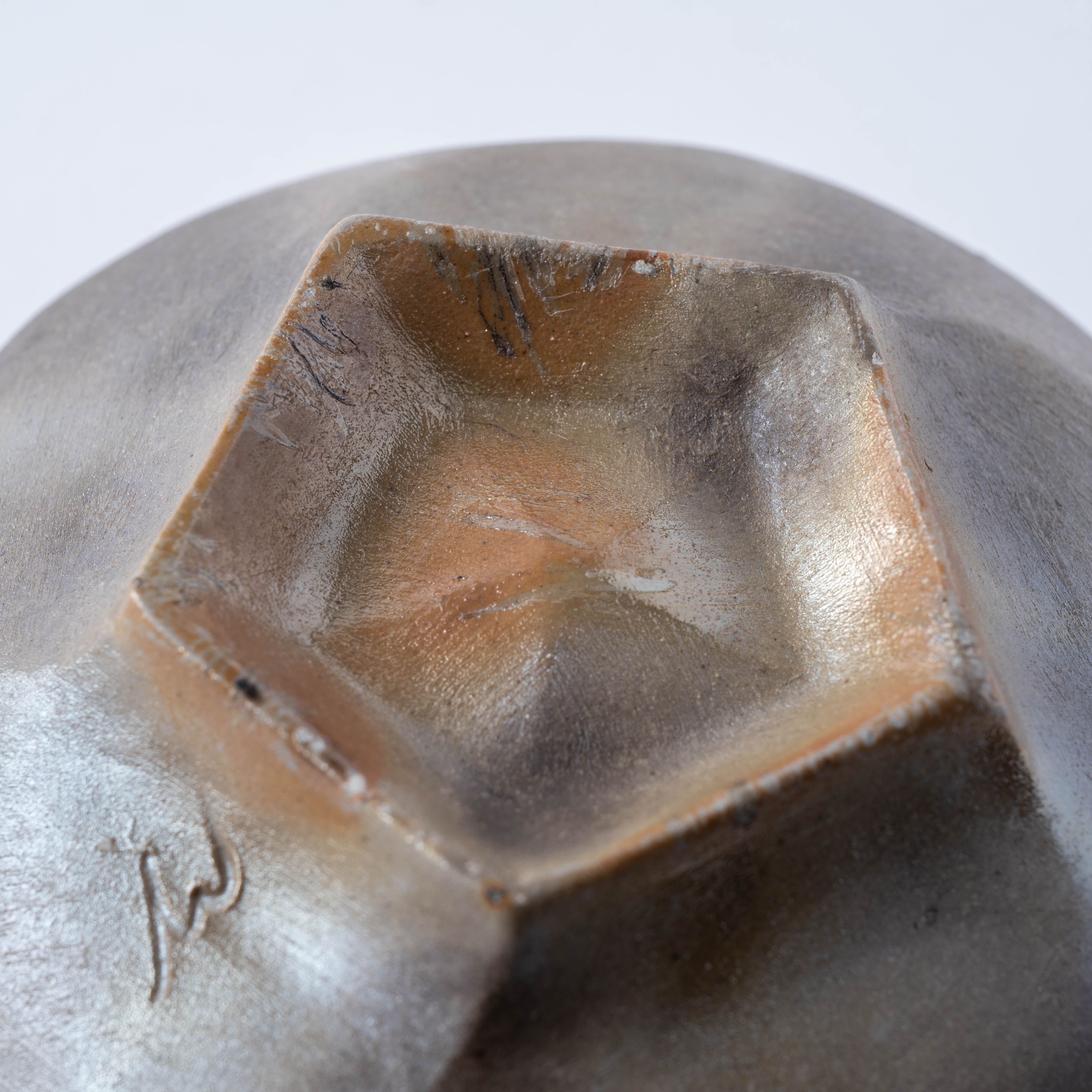Ao-Bizen Five-Sided Matcha Bowl