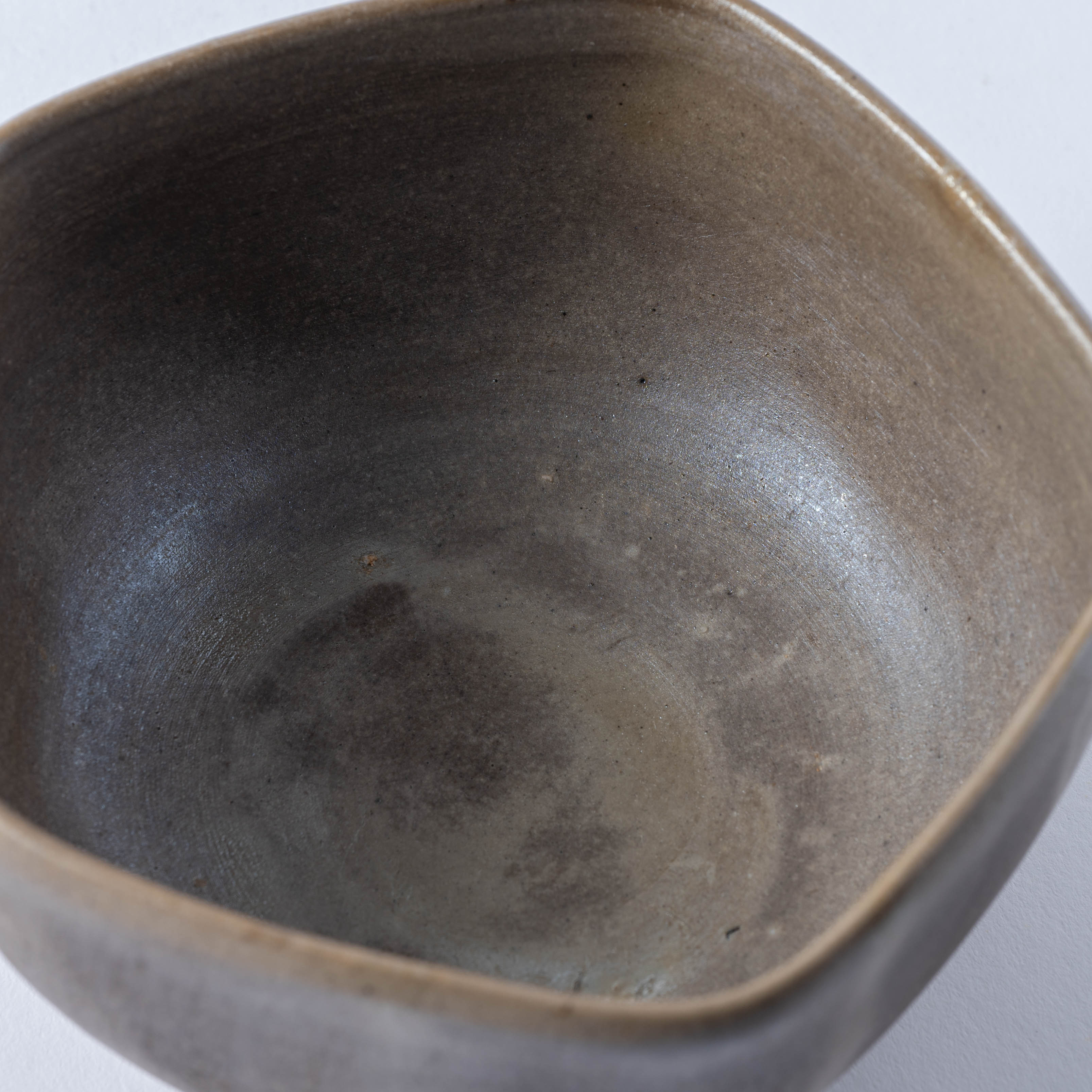 Ao-Bizen Five-Sided Matcha Bowl