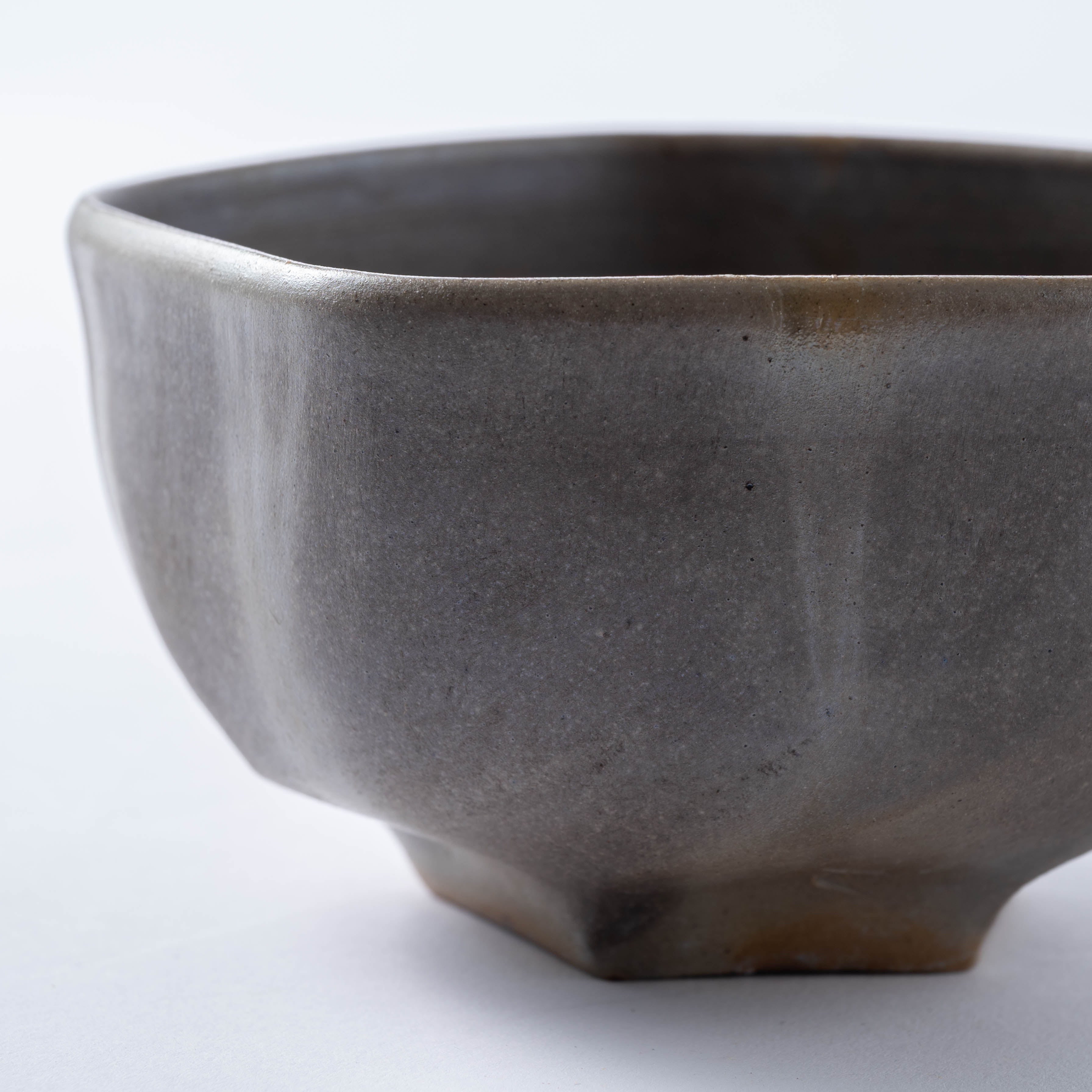 Ao-Bizen Five-Sided Matcha Bowl