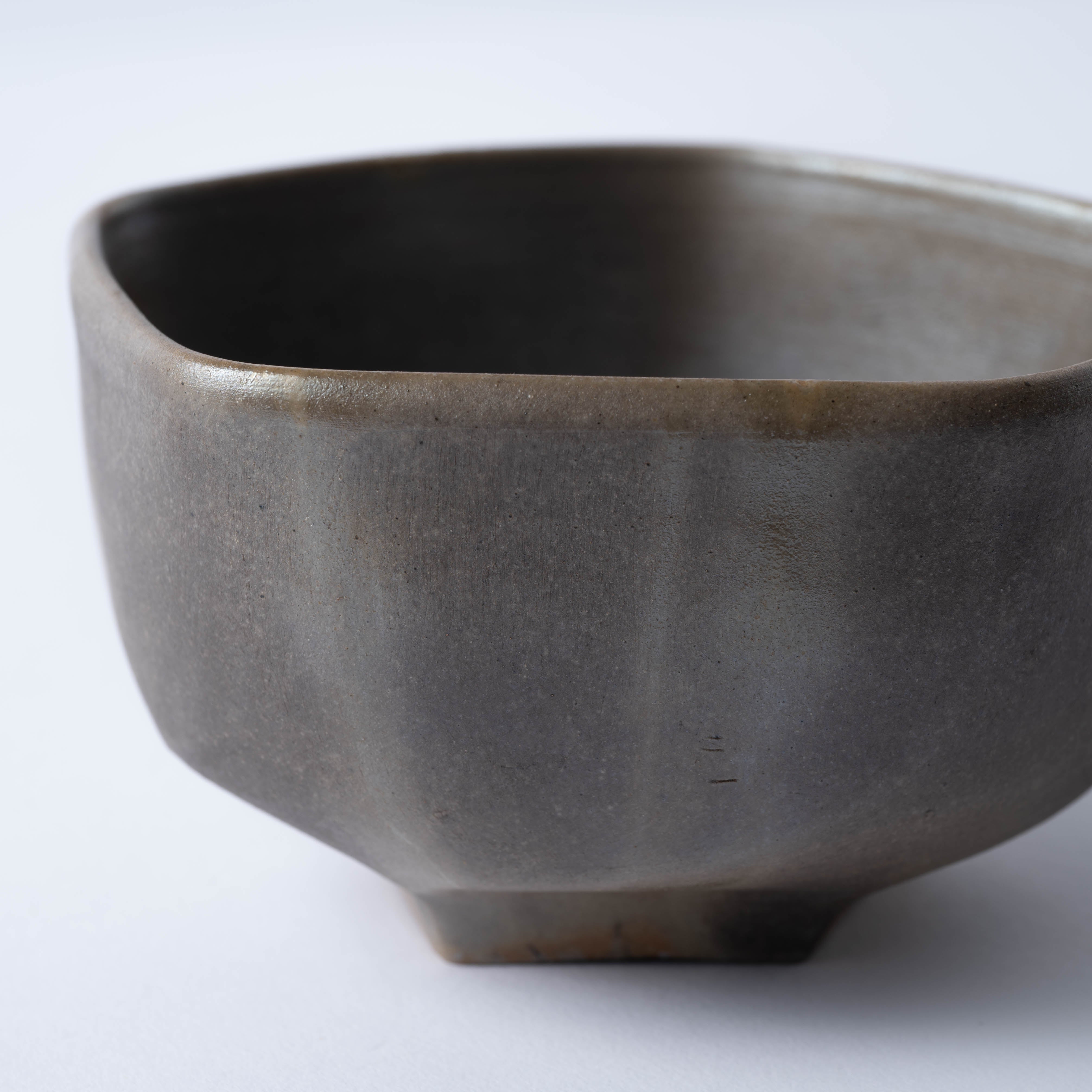 Ao-Bizen Five-Sided Matcha Bowl