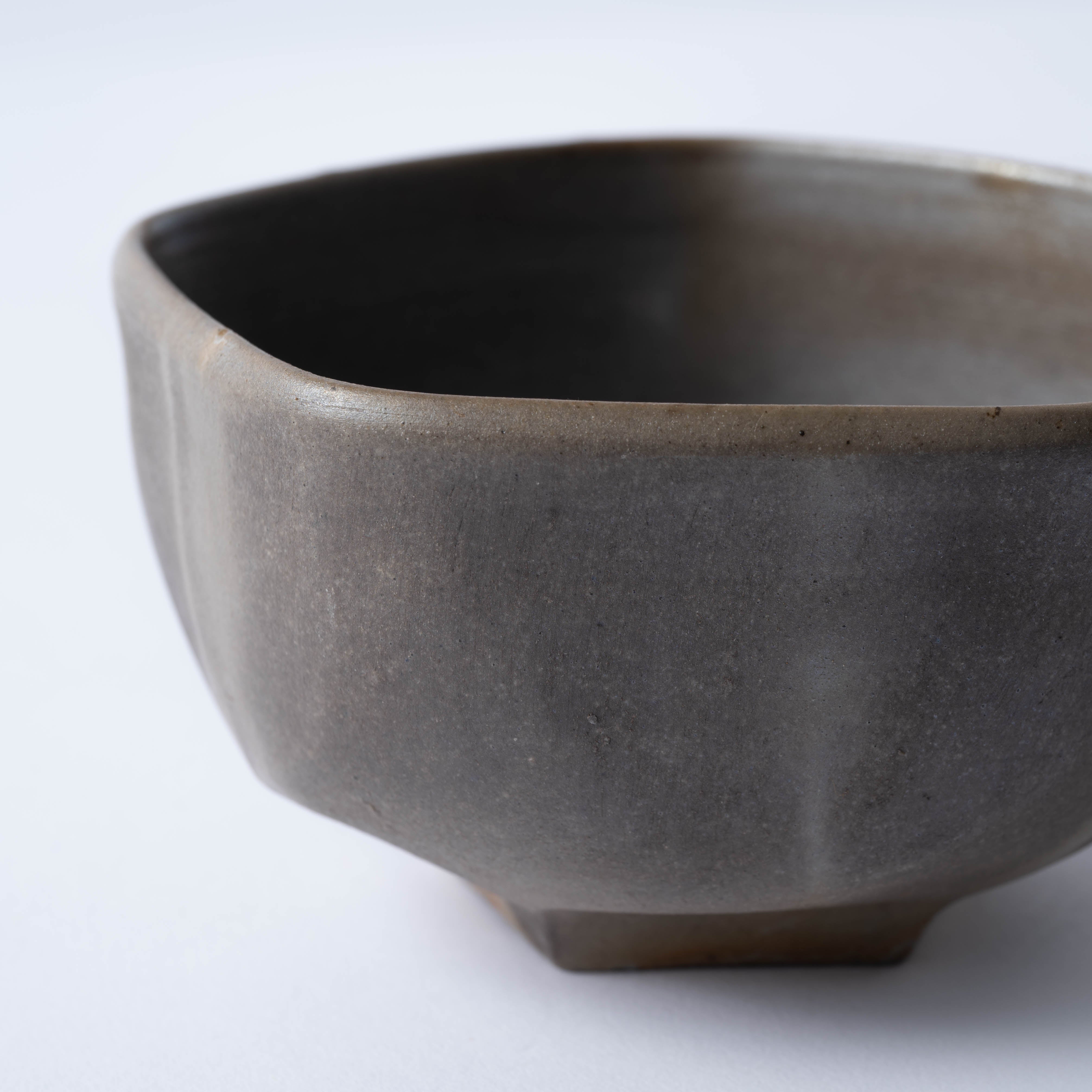 Ao-Bizen Five-Sided Matcha Bowl