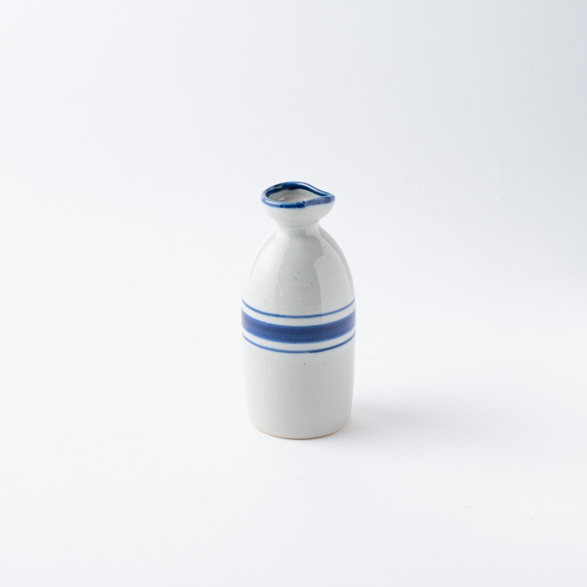Sake-Karaffe mit blauem Pinselrand