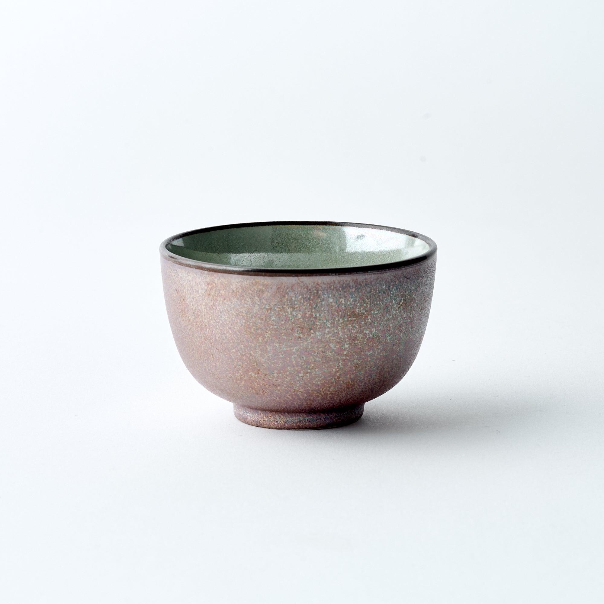Taza de té japonesa esmaltada con cristales verdes